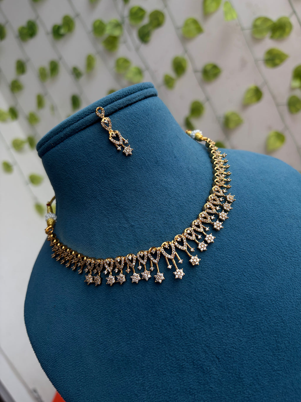 Ns860 drops design small flower hanging short neckset with earrings