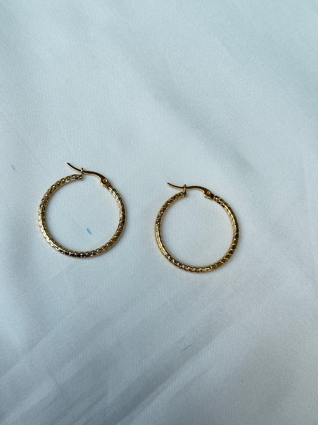 St095 anti tarnish hoops earrings