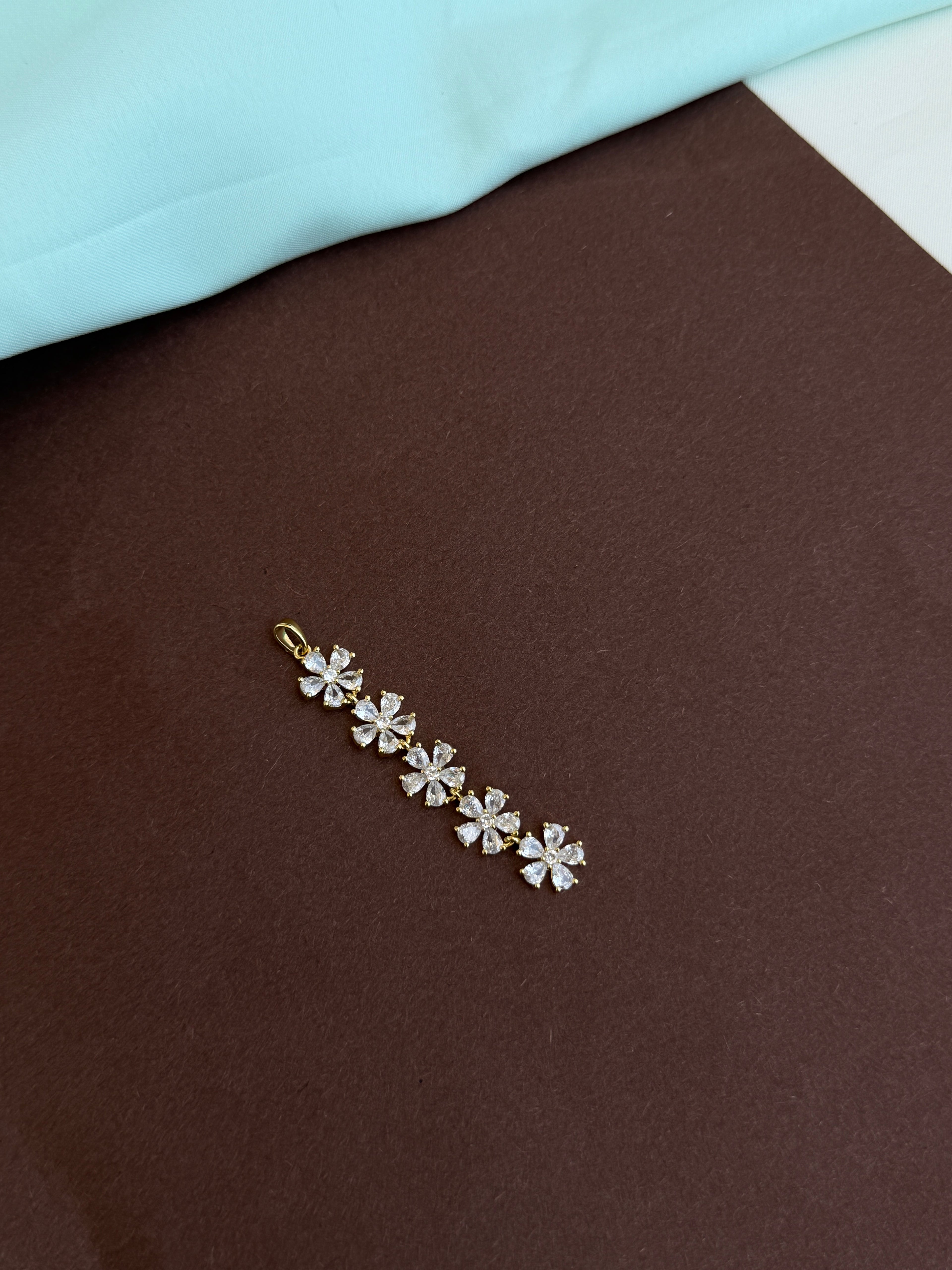 Al017 anti tarnish 5 flower charm ( pendent)