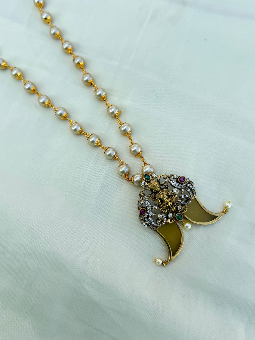 Ph002 Lakshmi Devi puligoru pendant with pearl chain