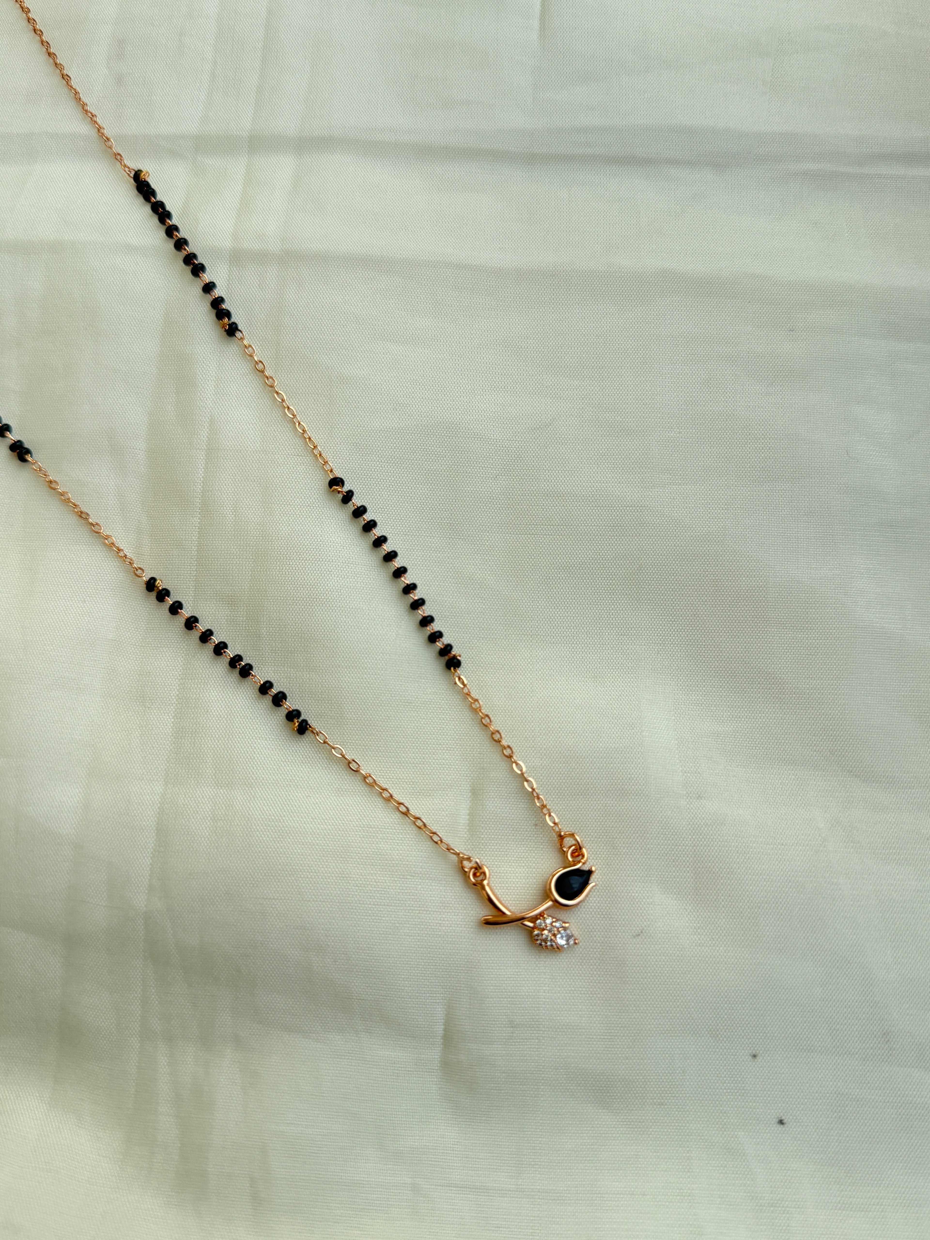 Bb001 singles line rose gold flower short blackbeads