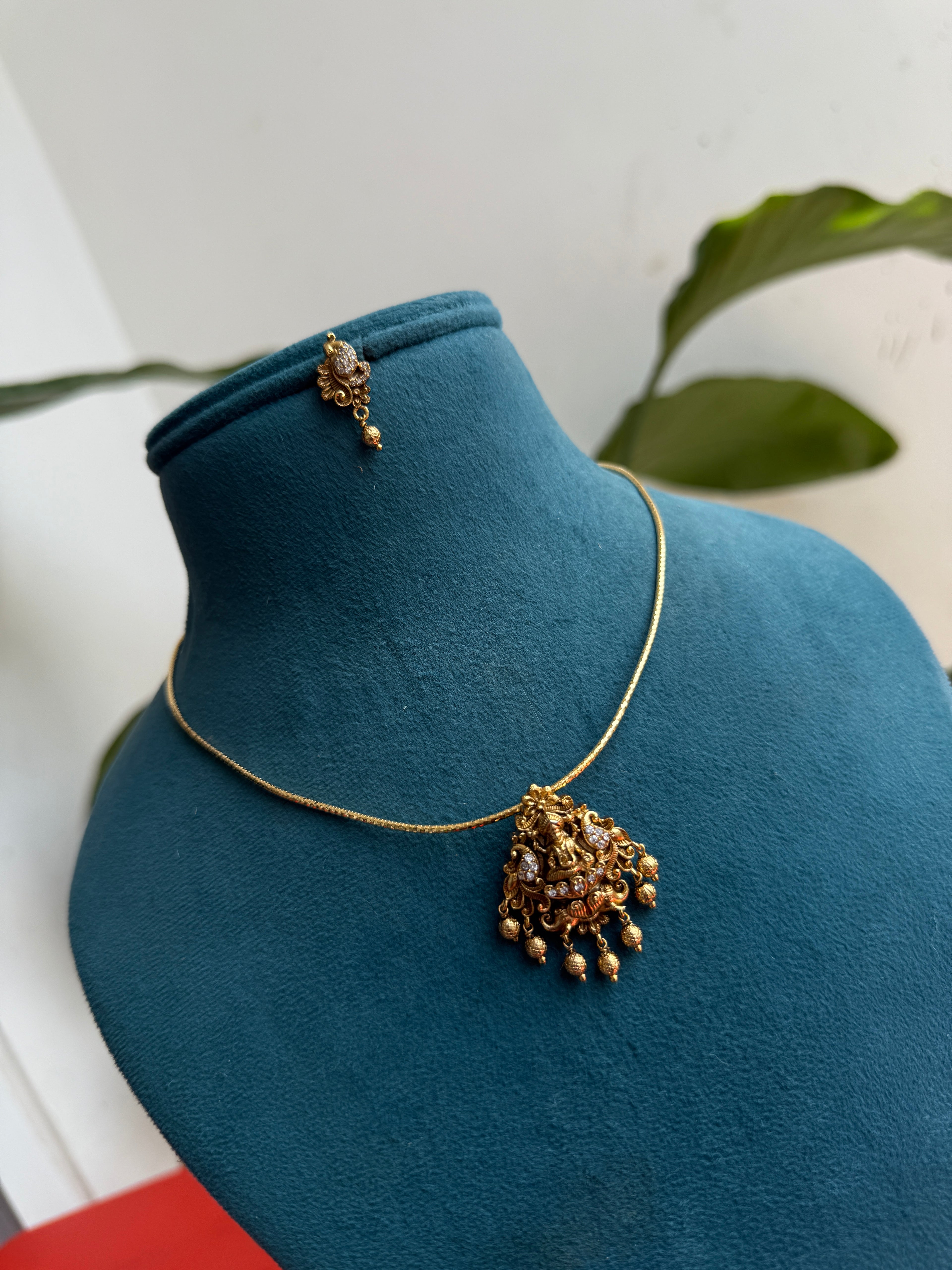 Hs011  hasli with pendant and earrings