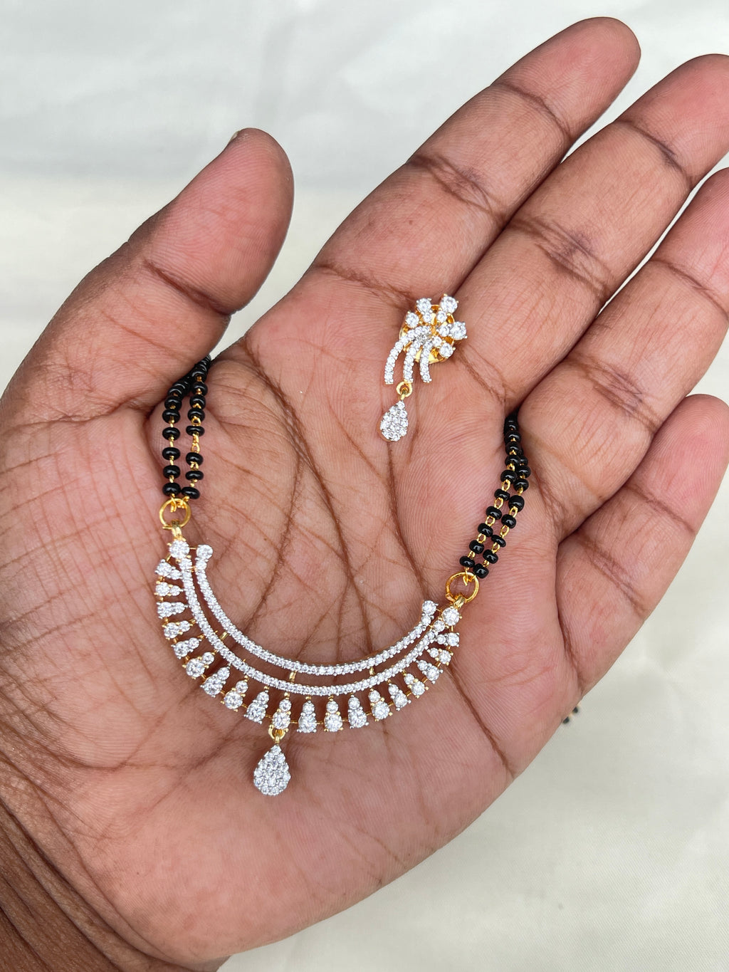 2 lines short blackbeads with diamond finish locket and earrings