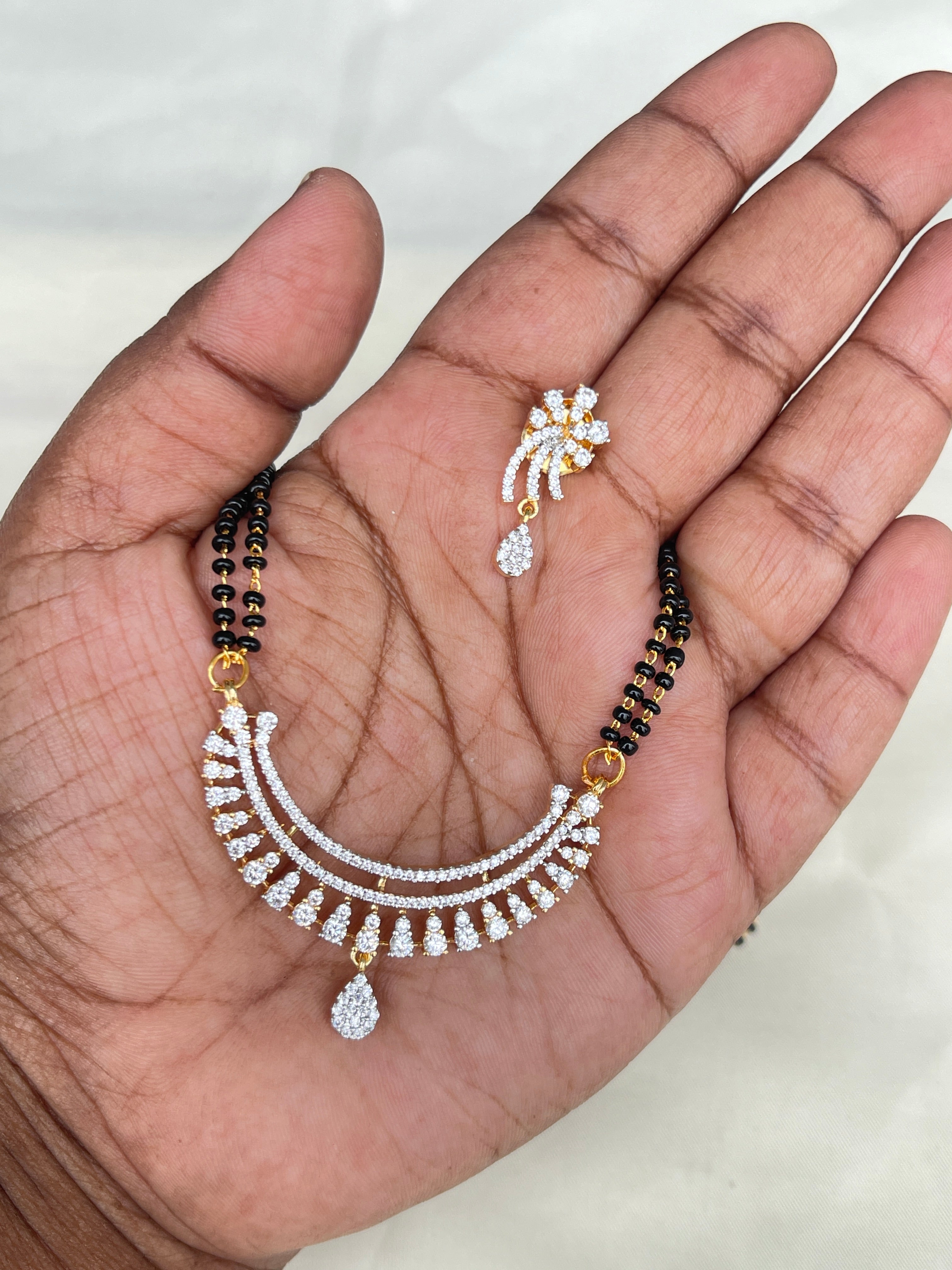 2 lines short blackbeads with diamond finish locket and earrings