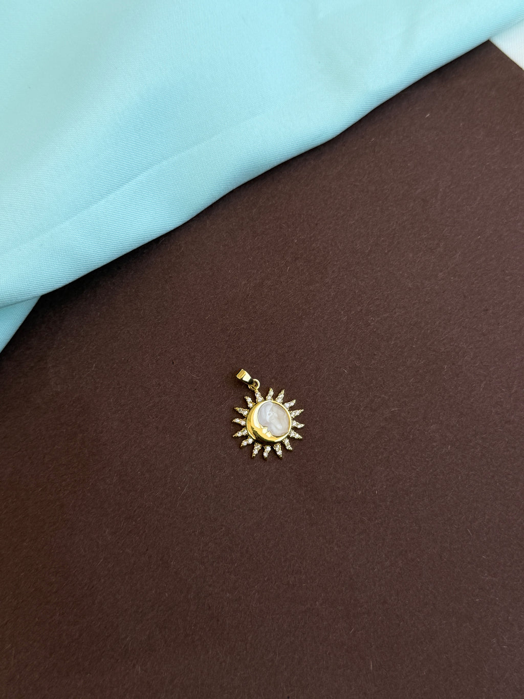 Al011 anti tarnish sun shape charm (pendent)