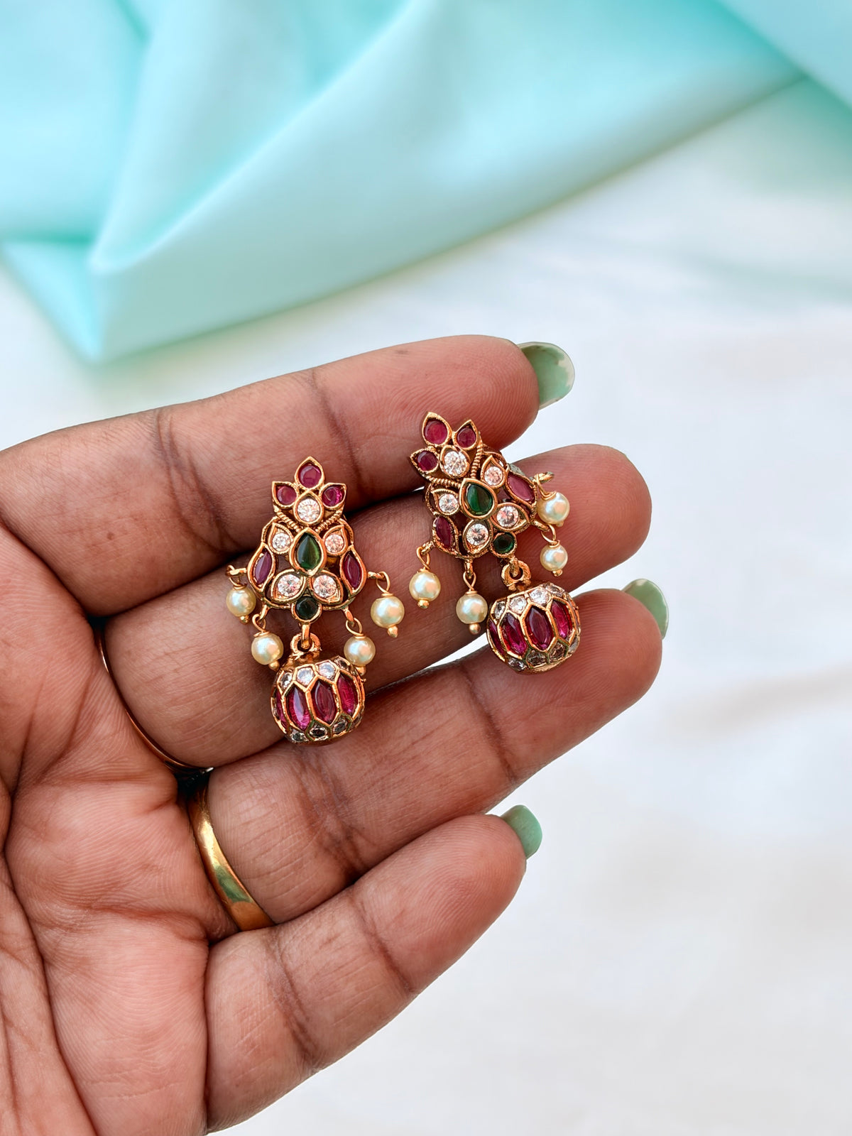 Kemp small pearl ball back push earrings Er946