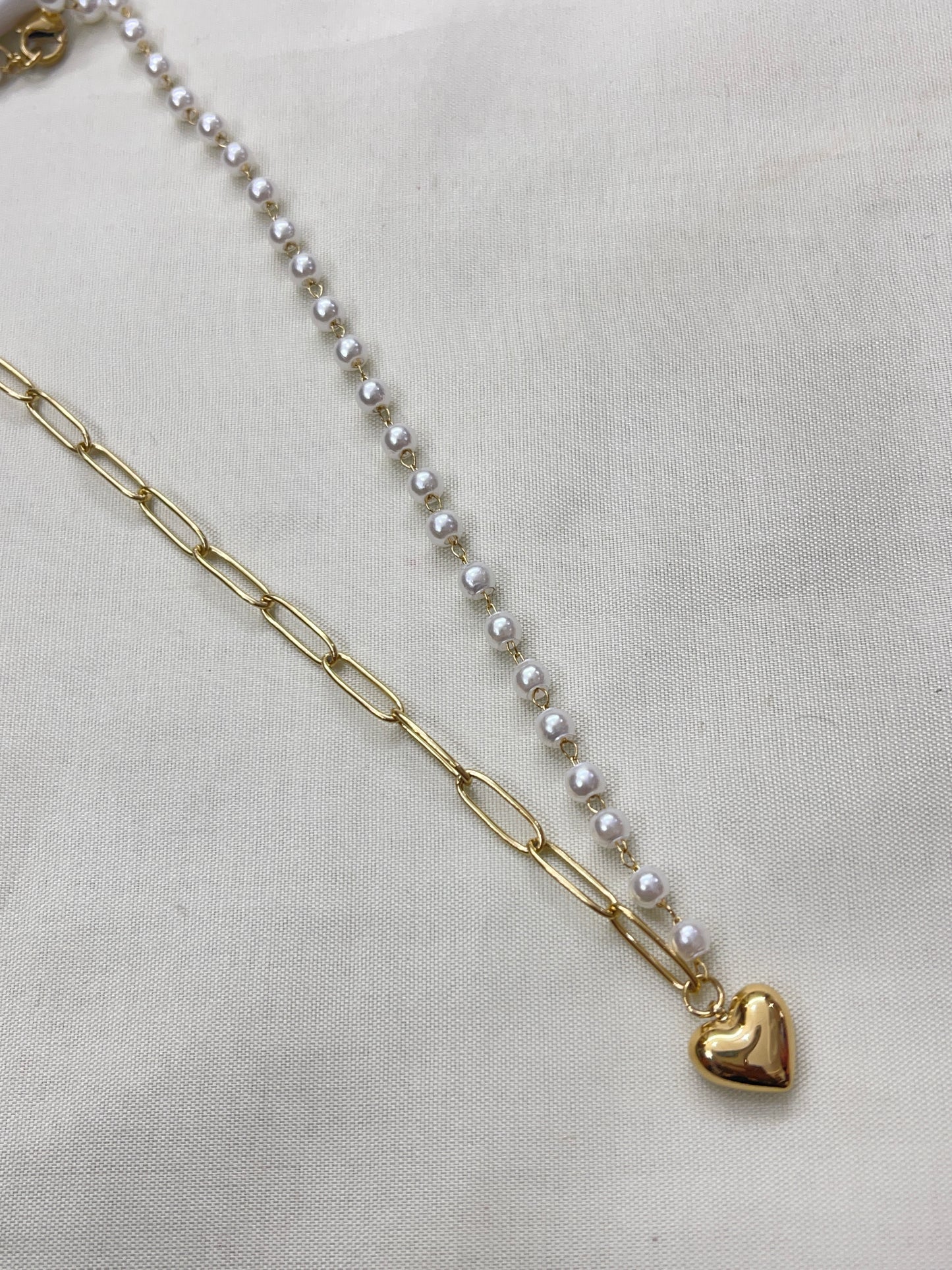 Heart pendant with pearls neckline