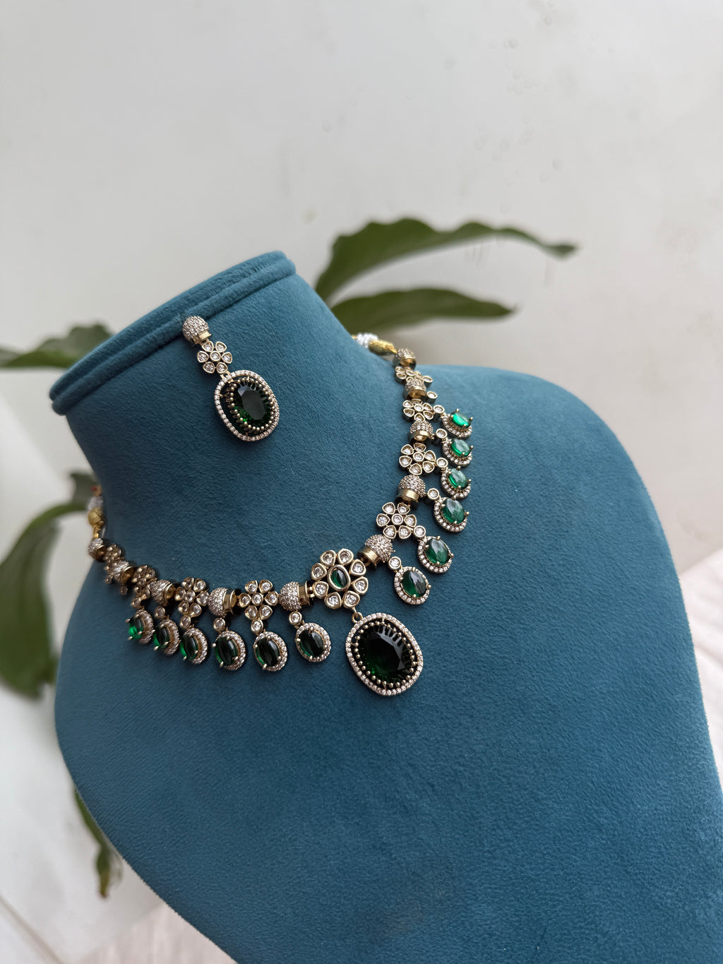 ns382 Emerald drop Kundan neckset