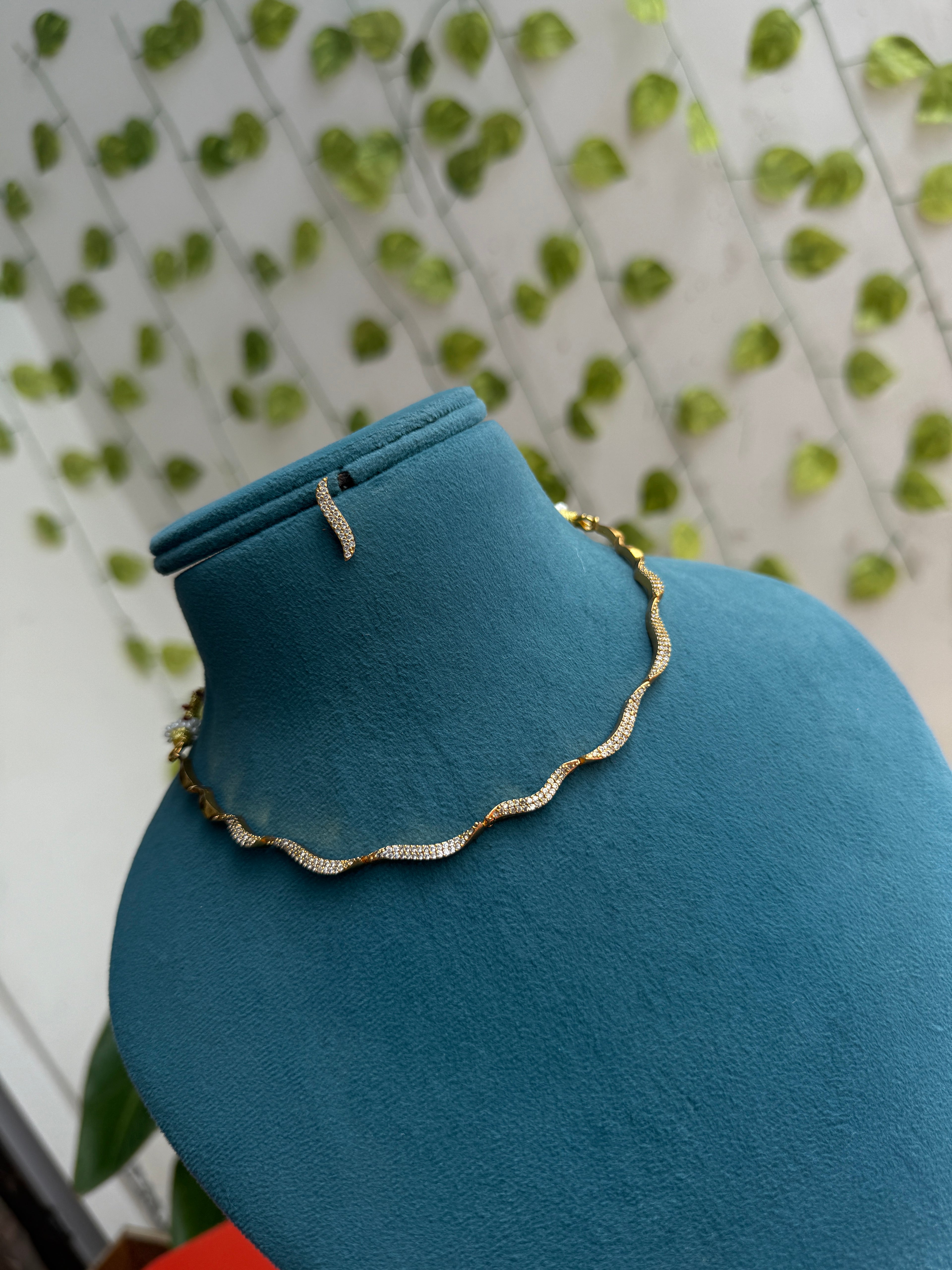 Unique Azure Wave Elegance short Neckset with studs ns355