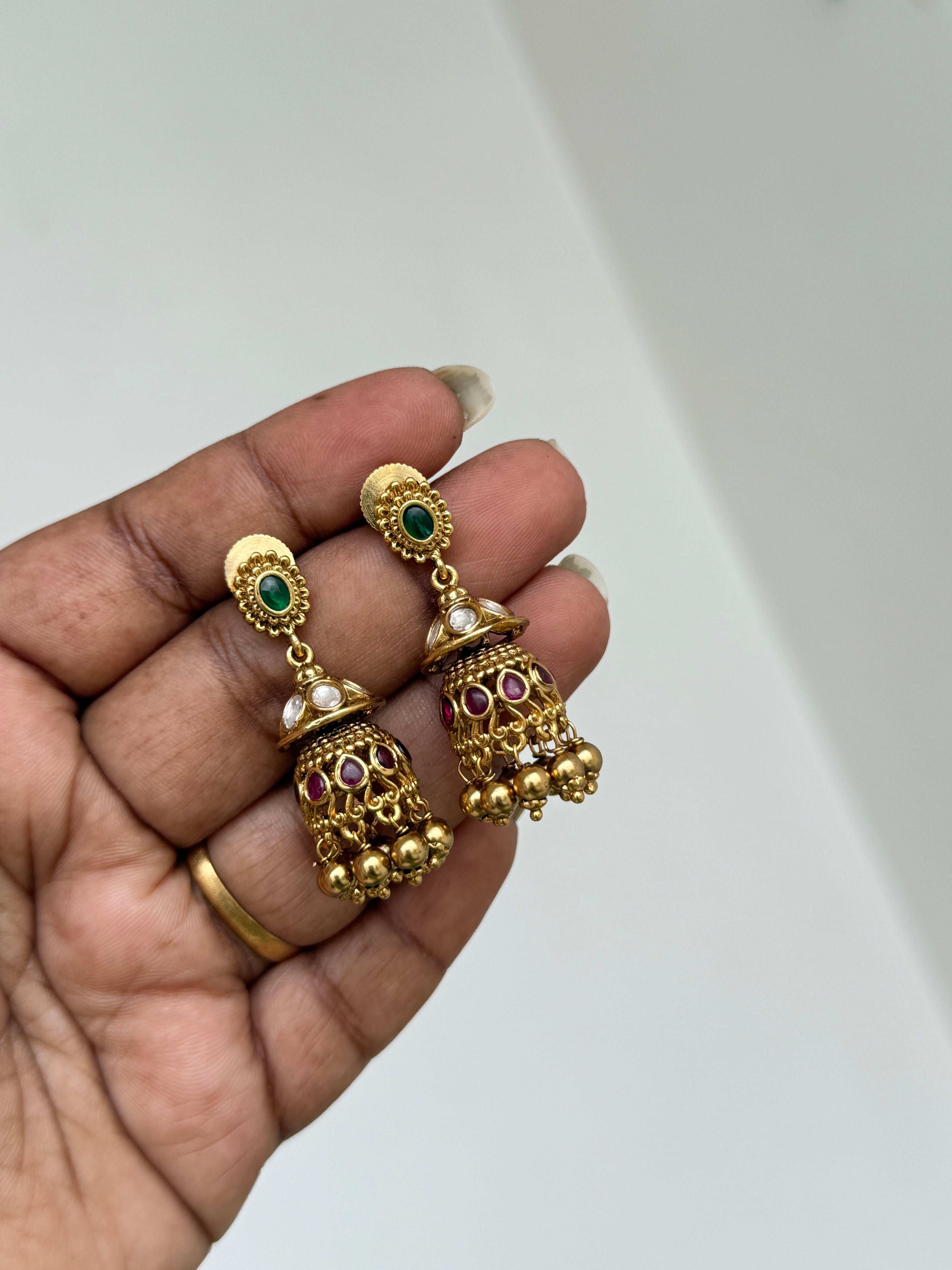 Er131 kemp Kundan small butta Earrings