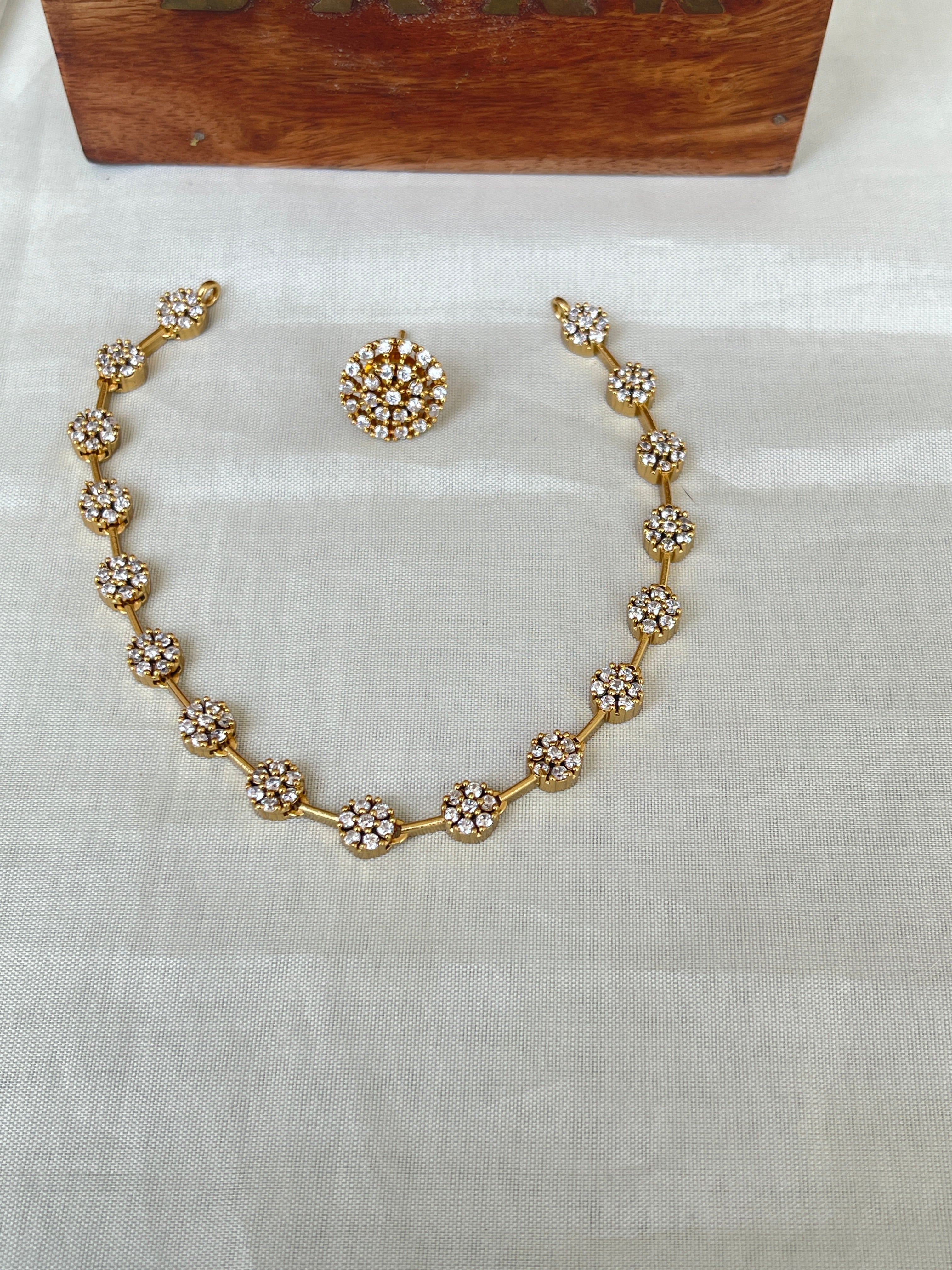Budget friendly simple circle neckset with studs and kids friendly too..