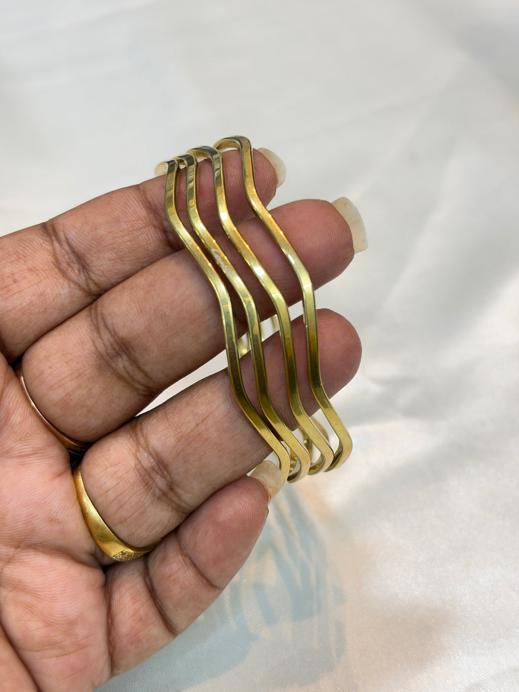 Ab501 anti tarnish zigzag bangles
