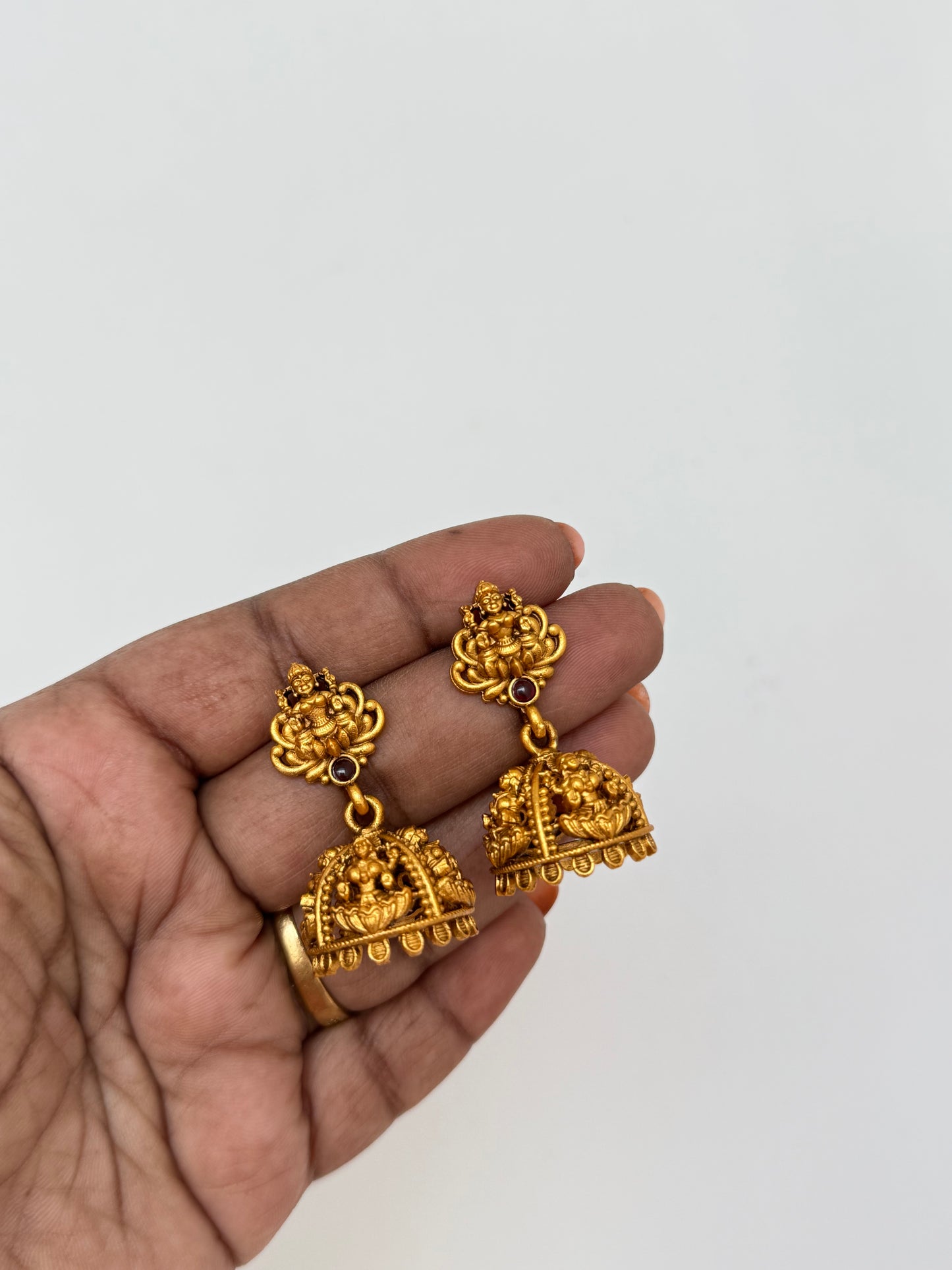 Er5071 Lakshmi Devi butts earrings