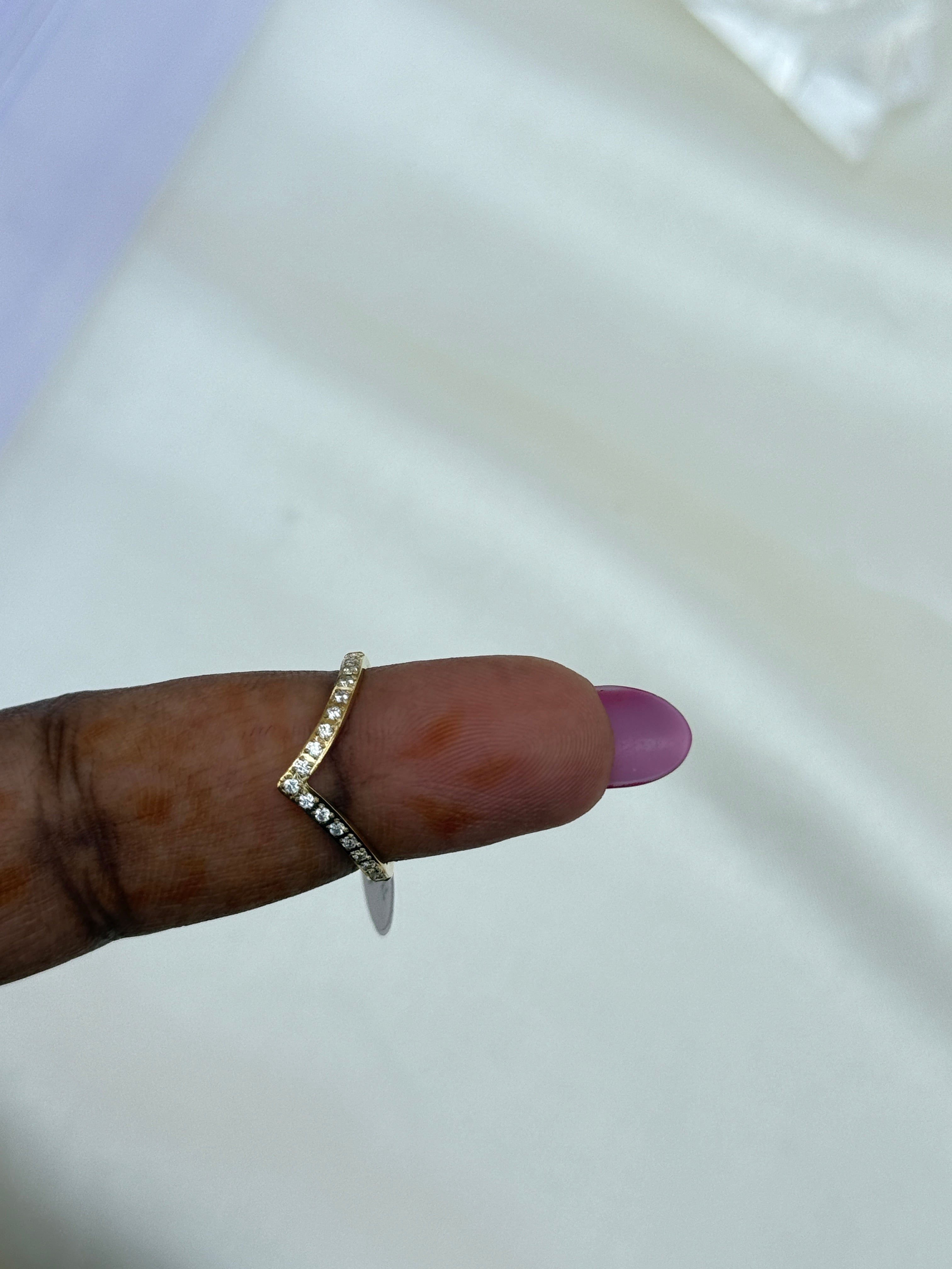 Rg043 anti tarnis v shape  finger ring