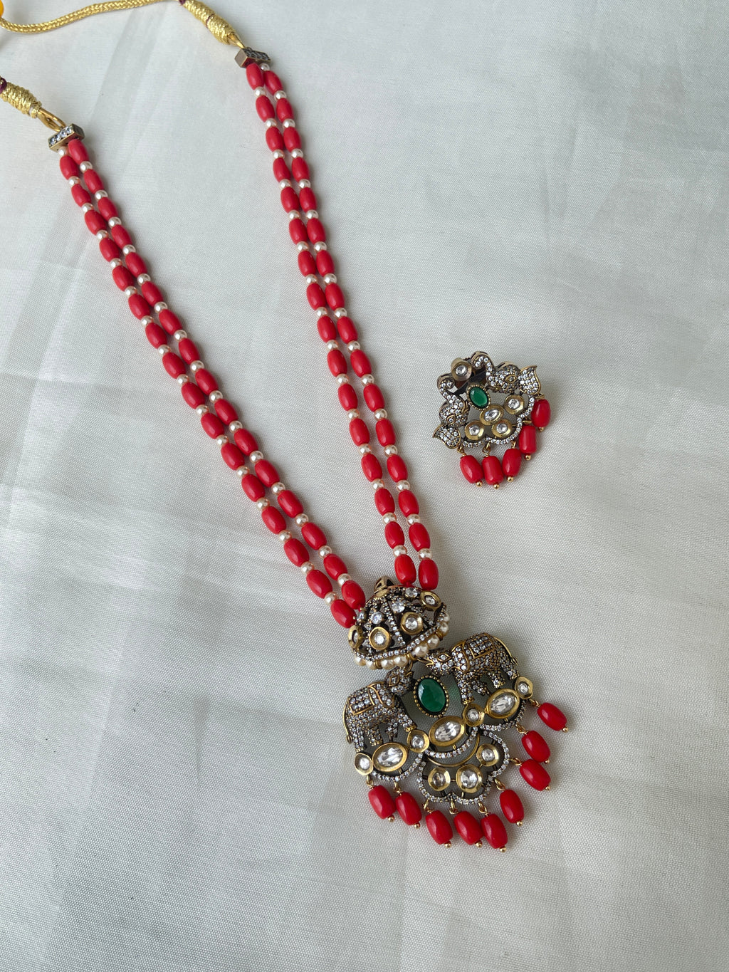 Ns1516 2 lines coral beads with victorian pendant