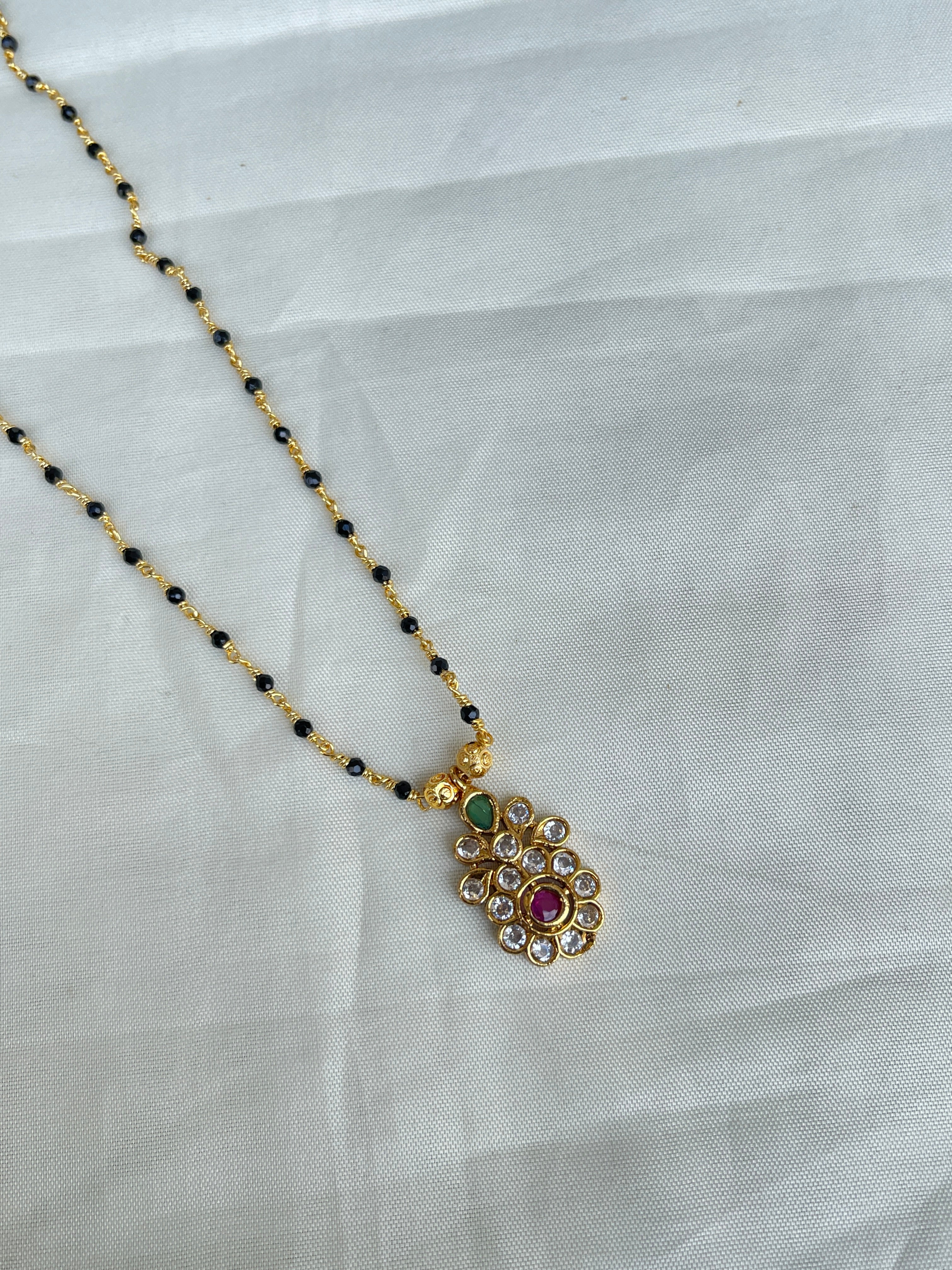 Single line short blackbeads with small pendant bb1631