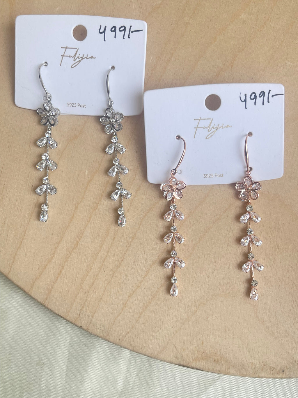 Hooks flower hanging tassels in silver and rosegold