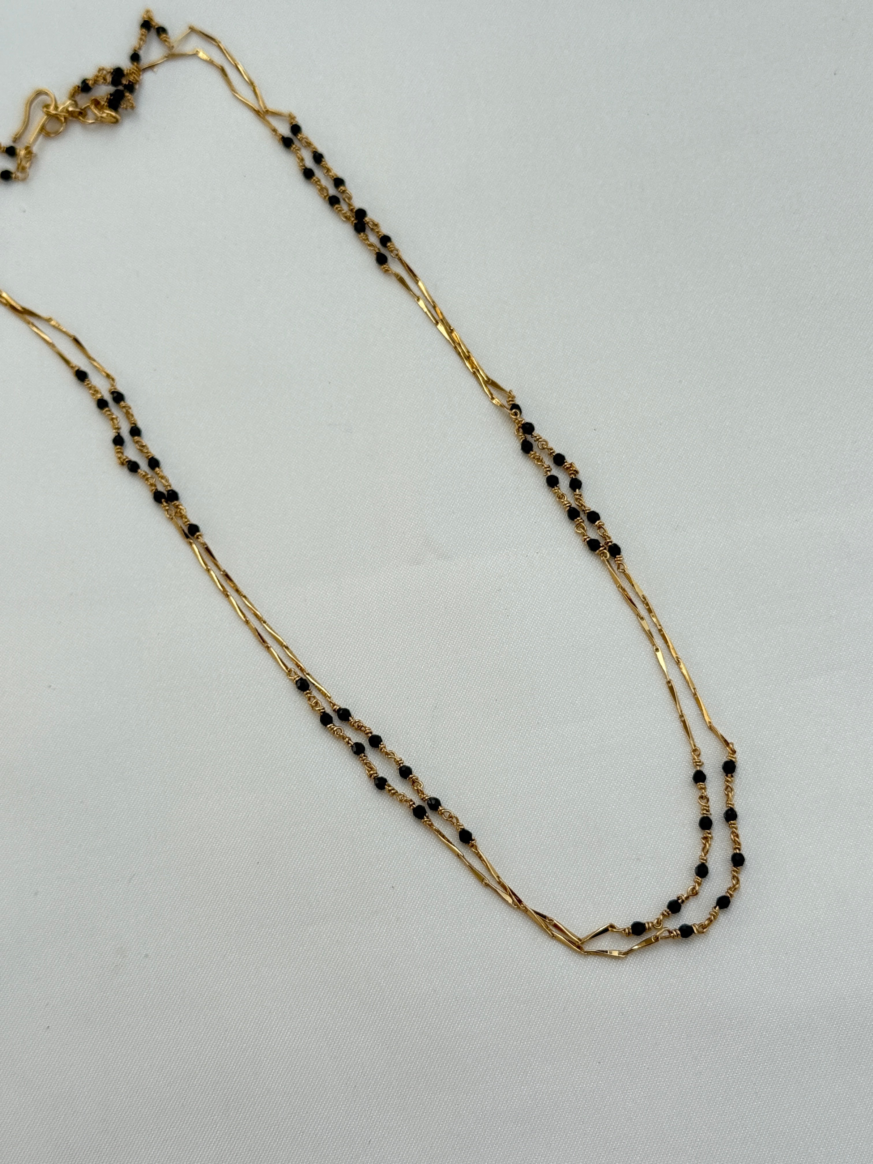 Bb053 2lines short blackbeads