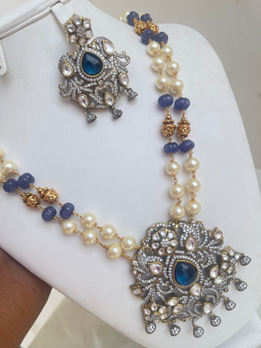 Pearl Victorian pendant with earrings