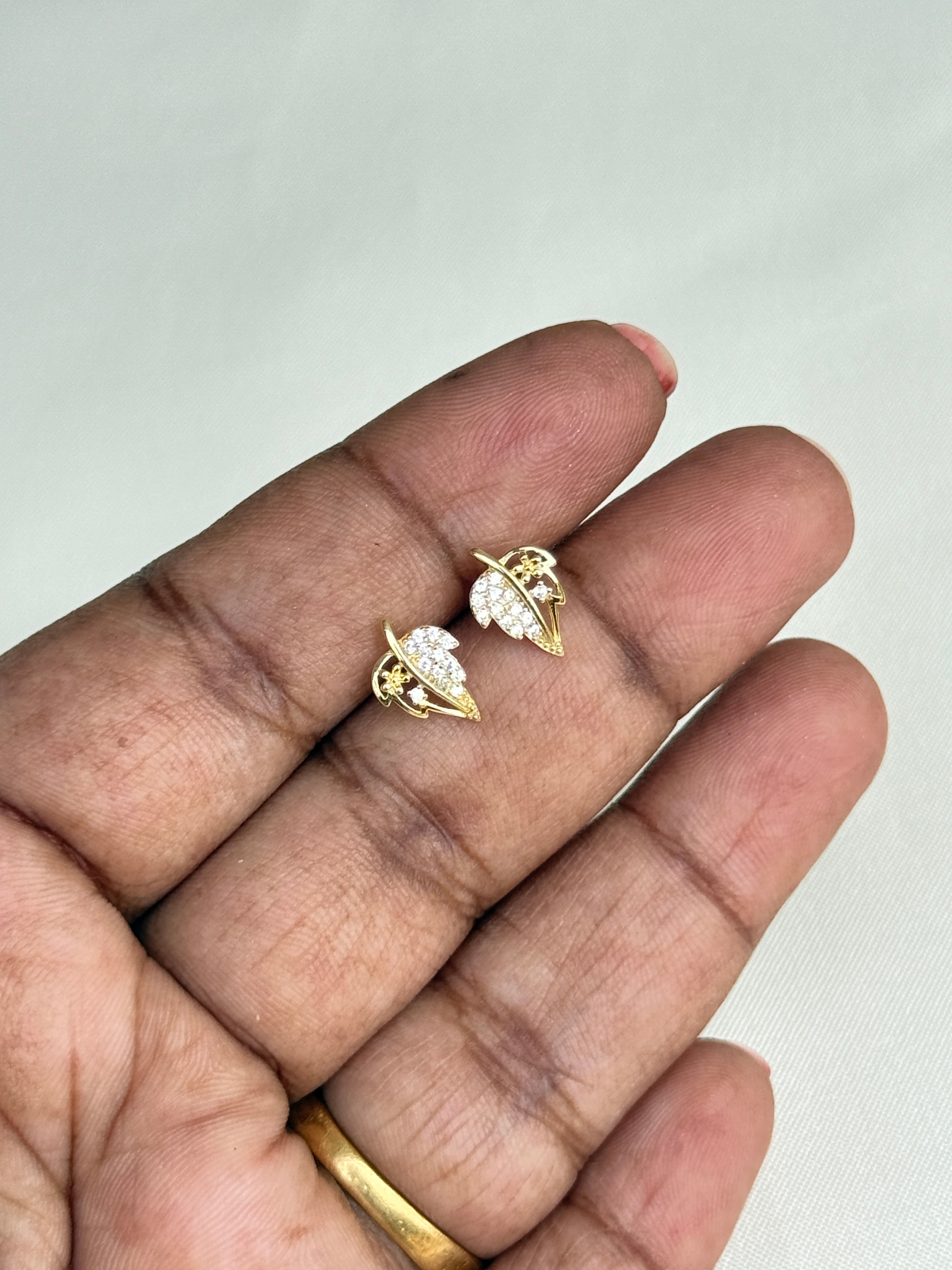 Se003 92.5 silver hallmark leaf studs