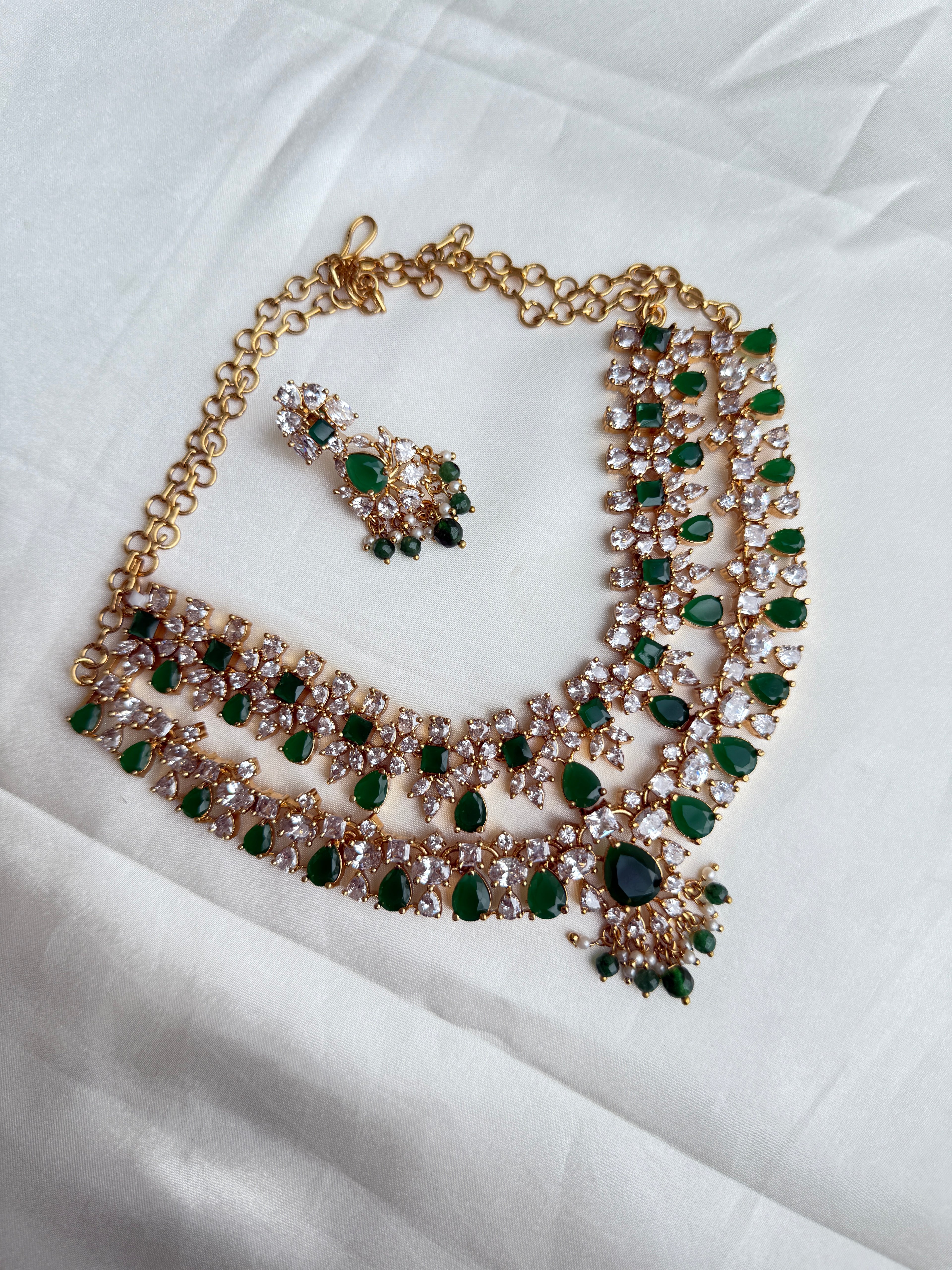 Ns340 2 steps emerald uncuts neckset