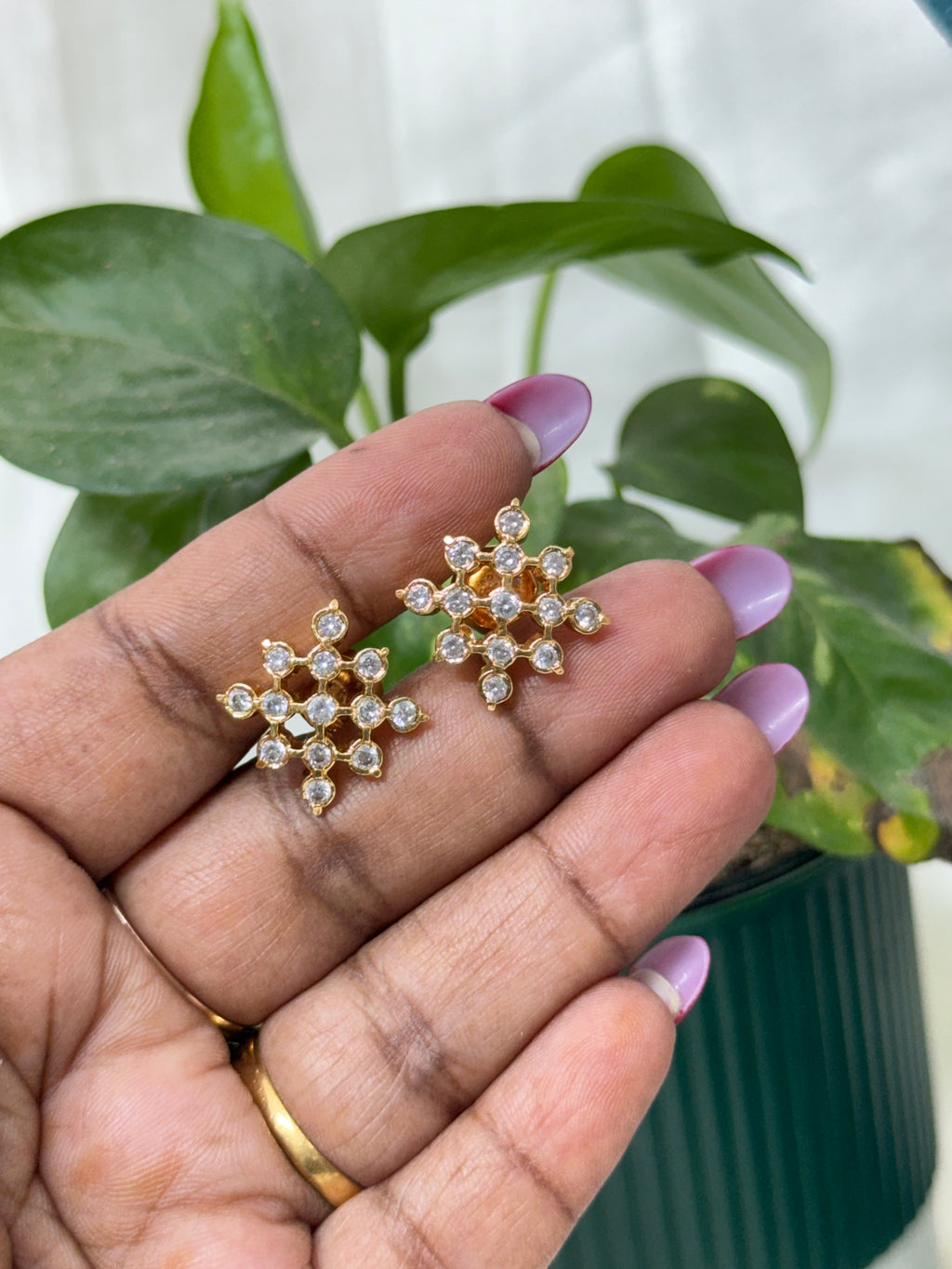 Ph370 panchaloham screw back earrings