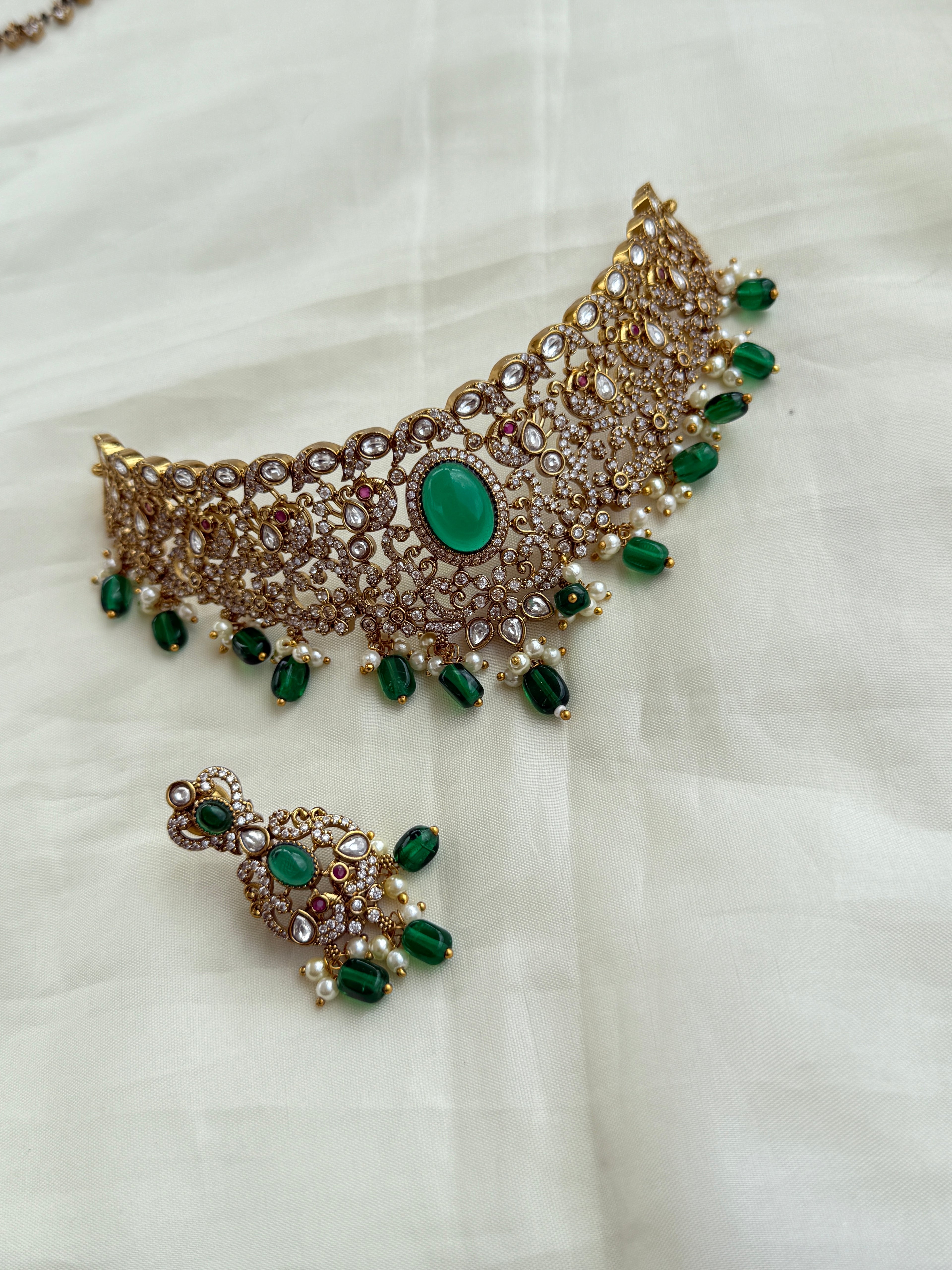 Ch010 peacock choker green beads