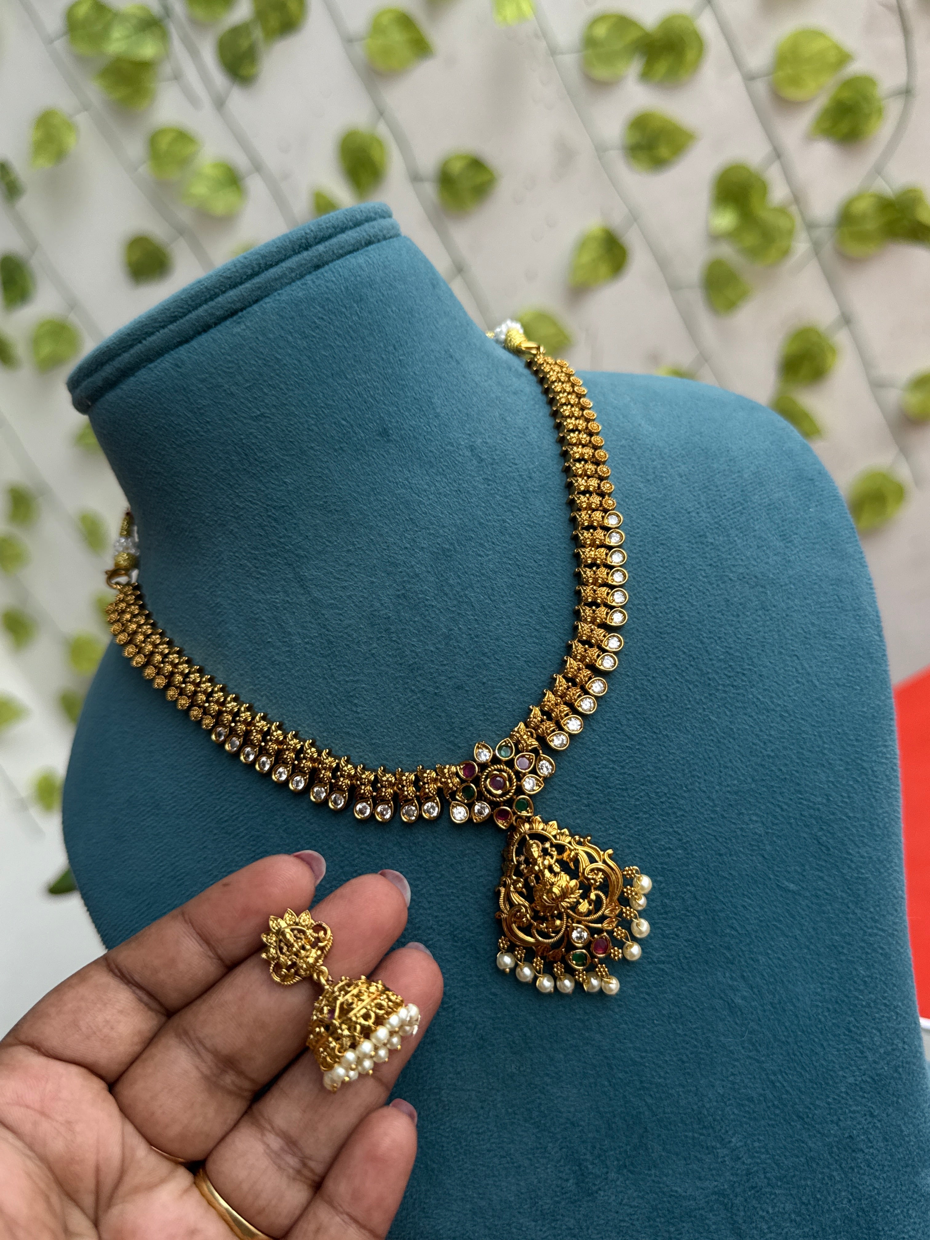 Ns918 multi Lakshmi devi pendant short neckset with earrings