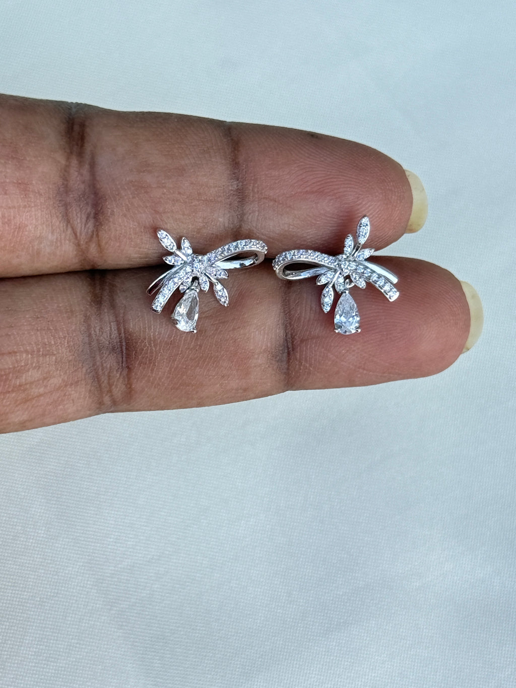 Se019 92.5silver hallmark bow studs