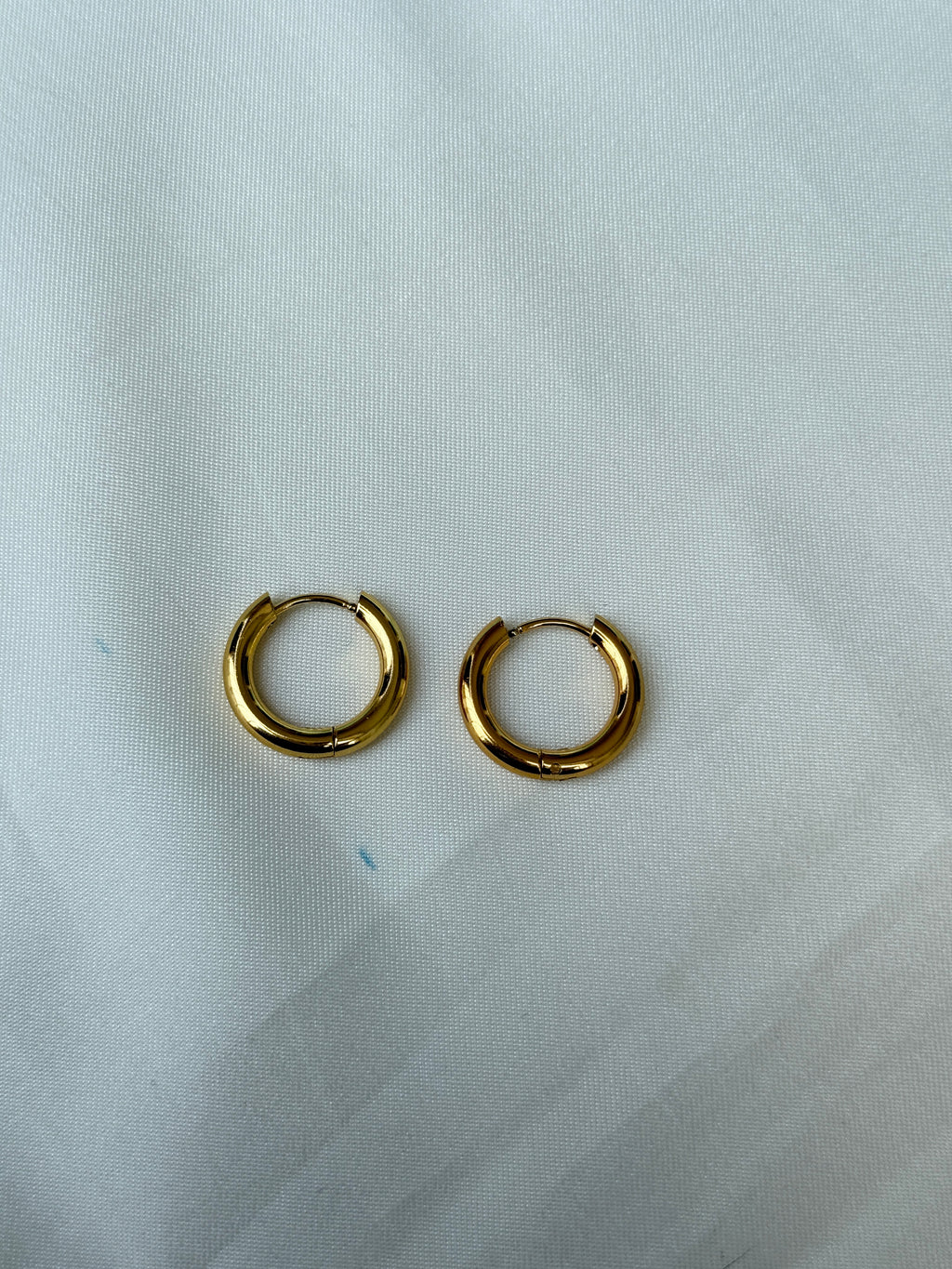 St075 anti tarnish hoops earrings