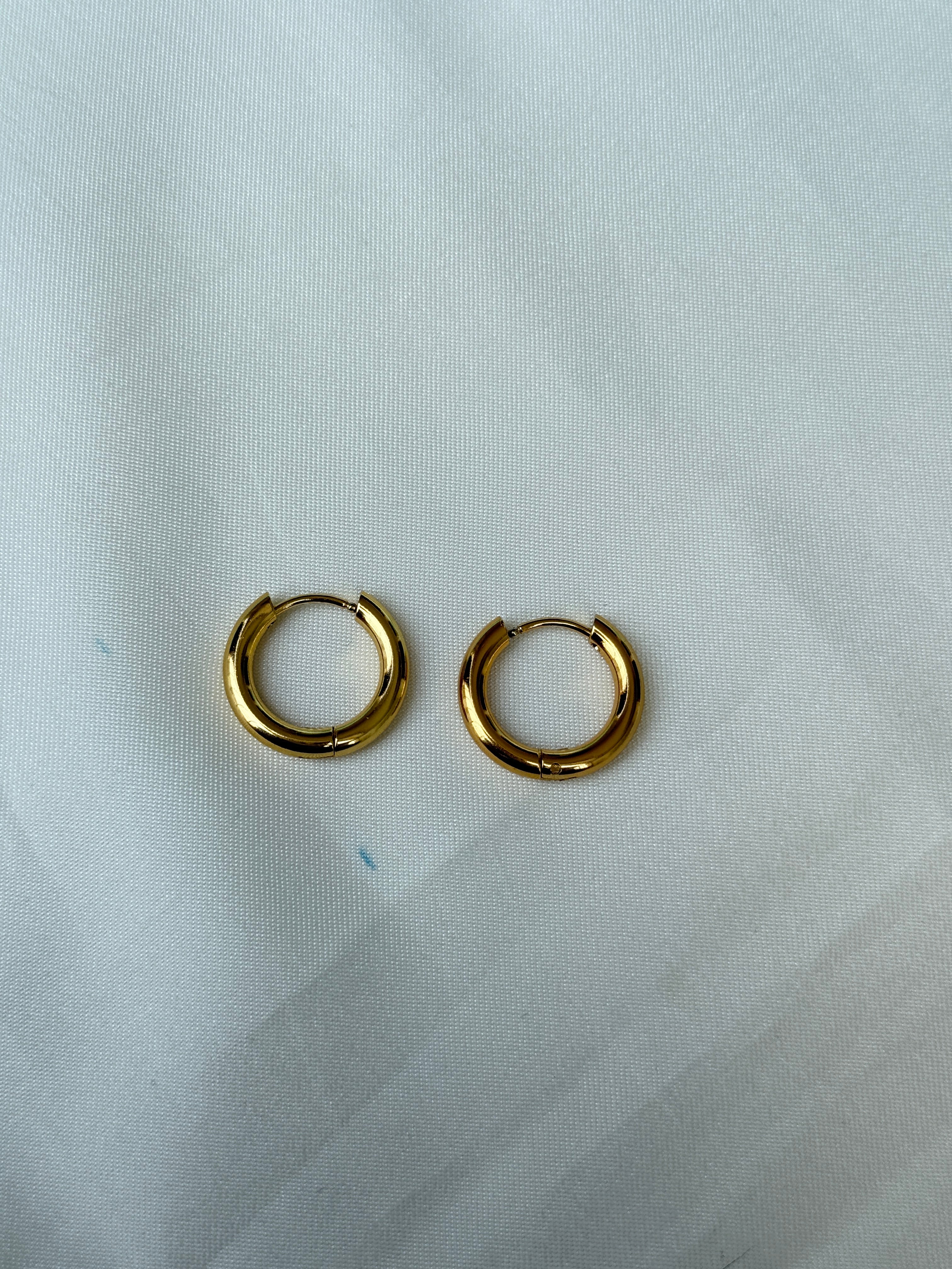 St075 anti tarnish hoops earrings