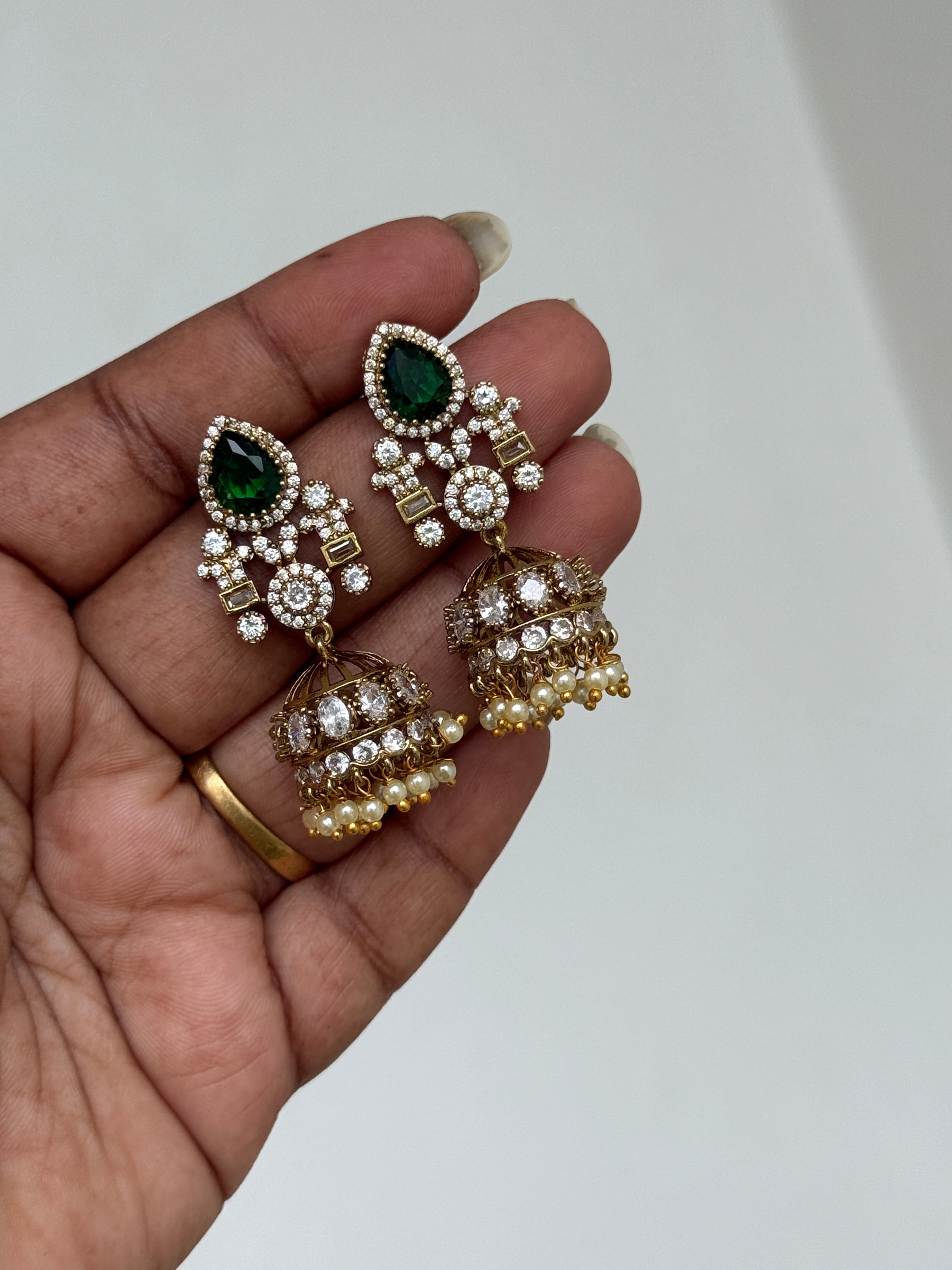 Er135 uncuts small butta Earrings