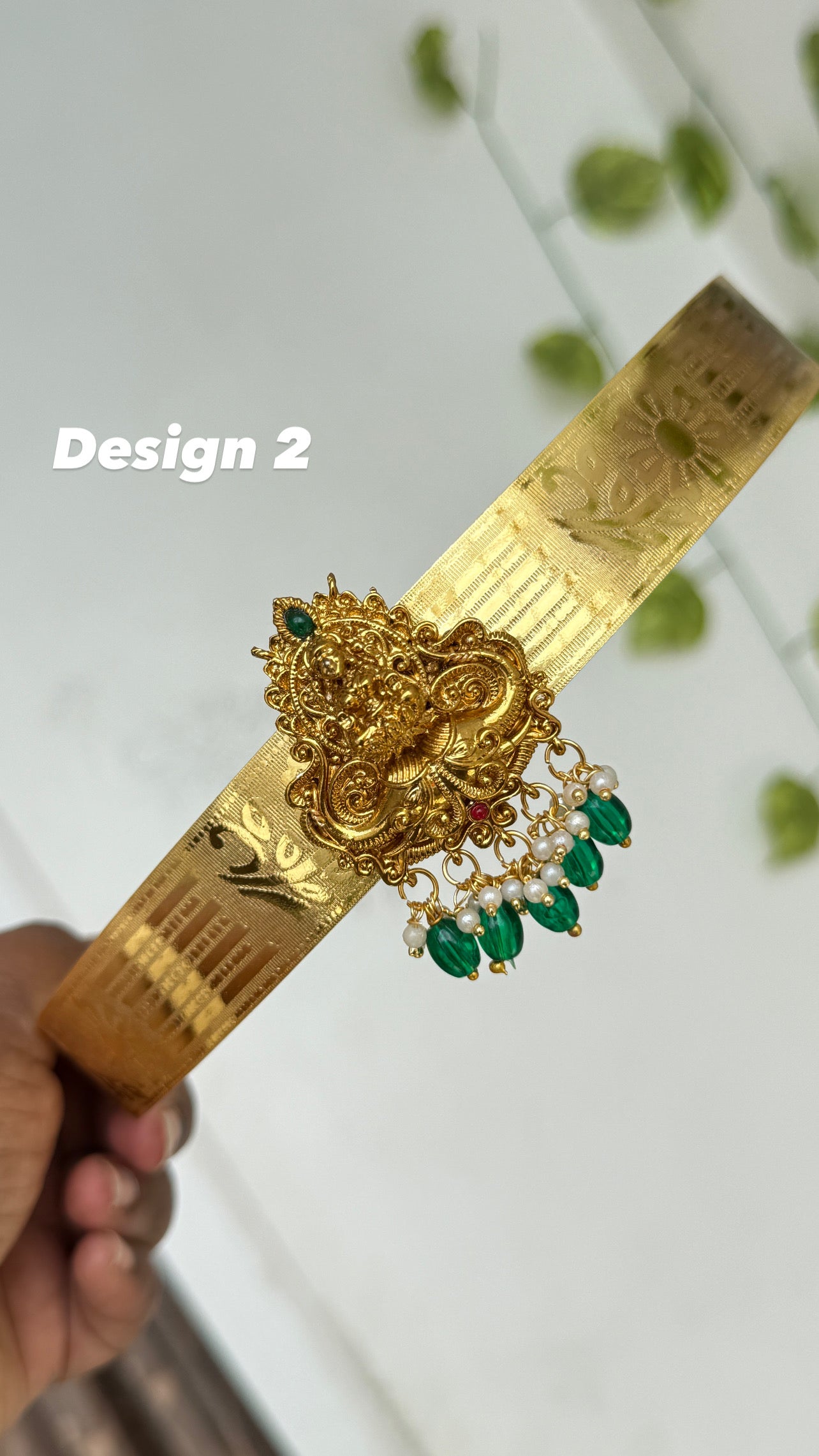 Hb691 textured Lakshmi Devi single pendant with green beads