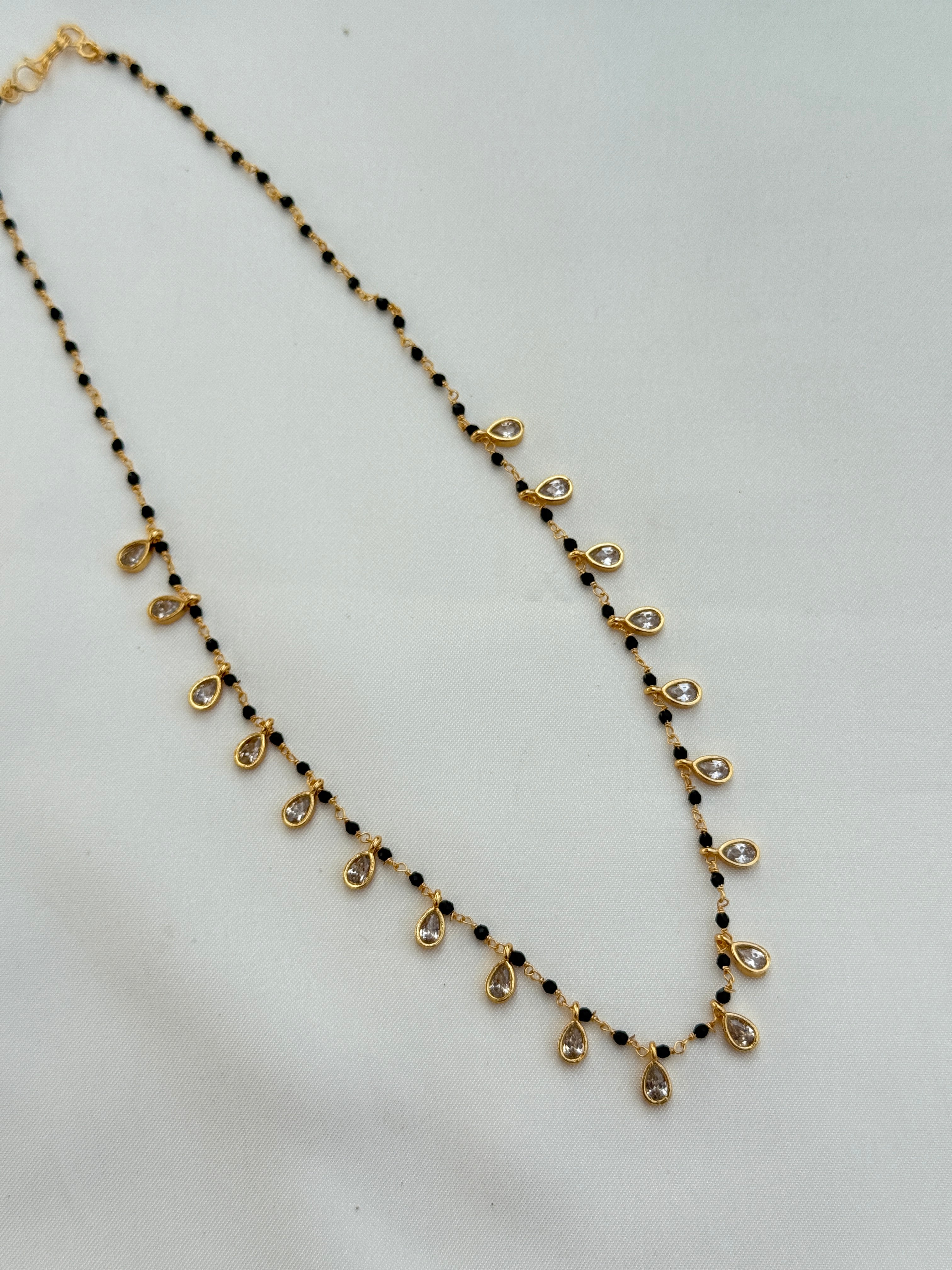 Bb042 19 drops single line short crystal blackbeads