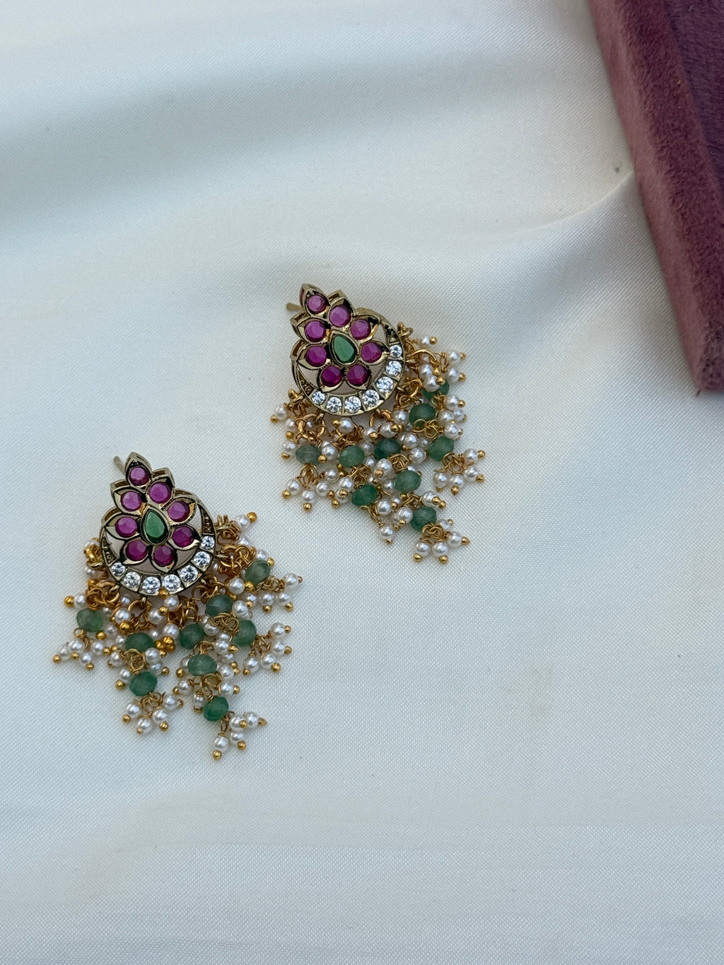 Er204 kemp small chandbhali earrings