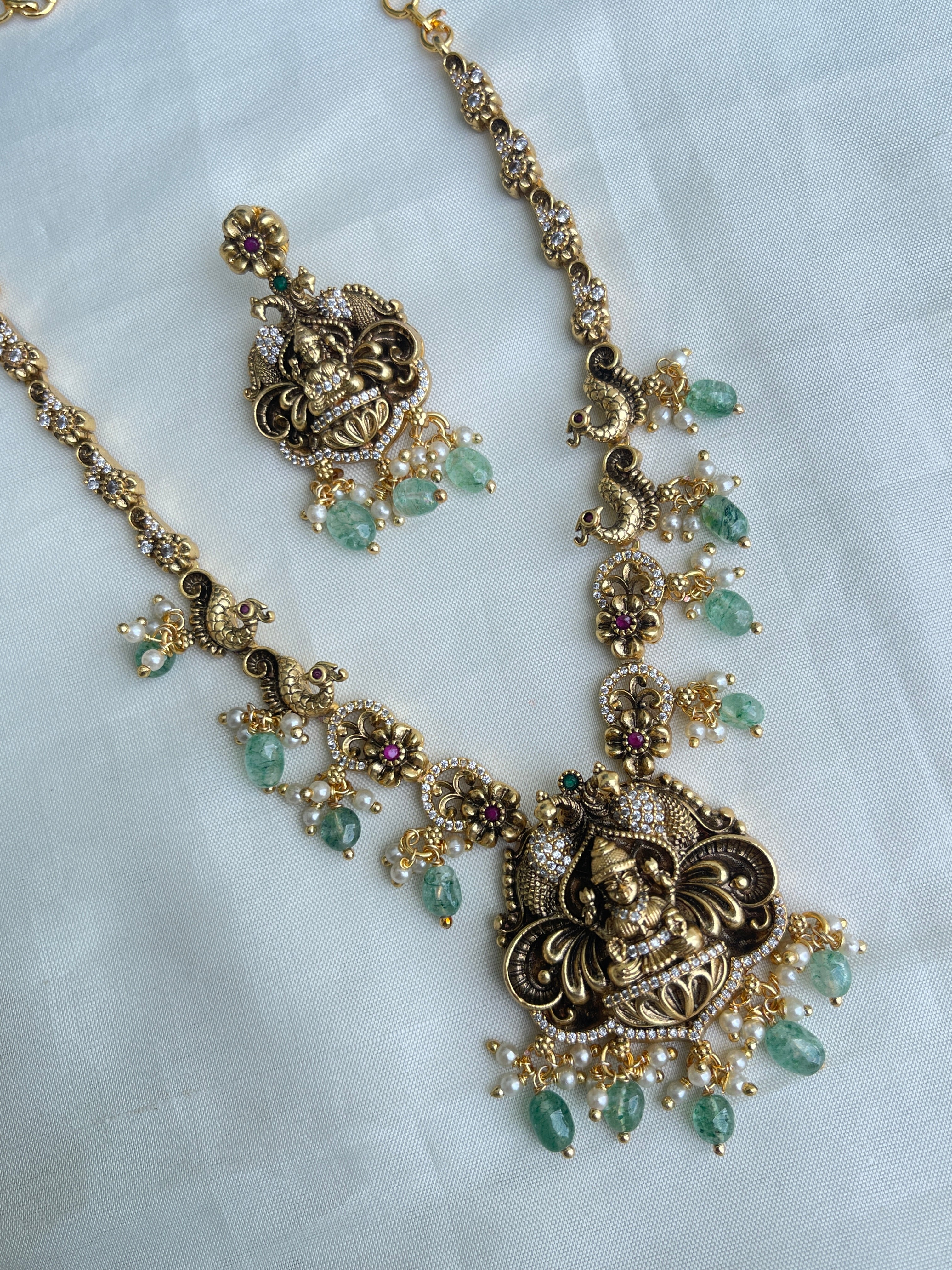 Ns1510 Lakshmi Devi antique neckset with green beads