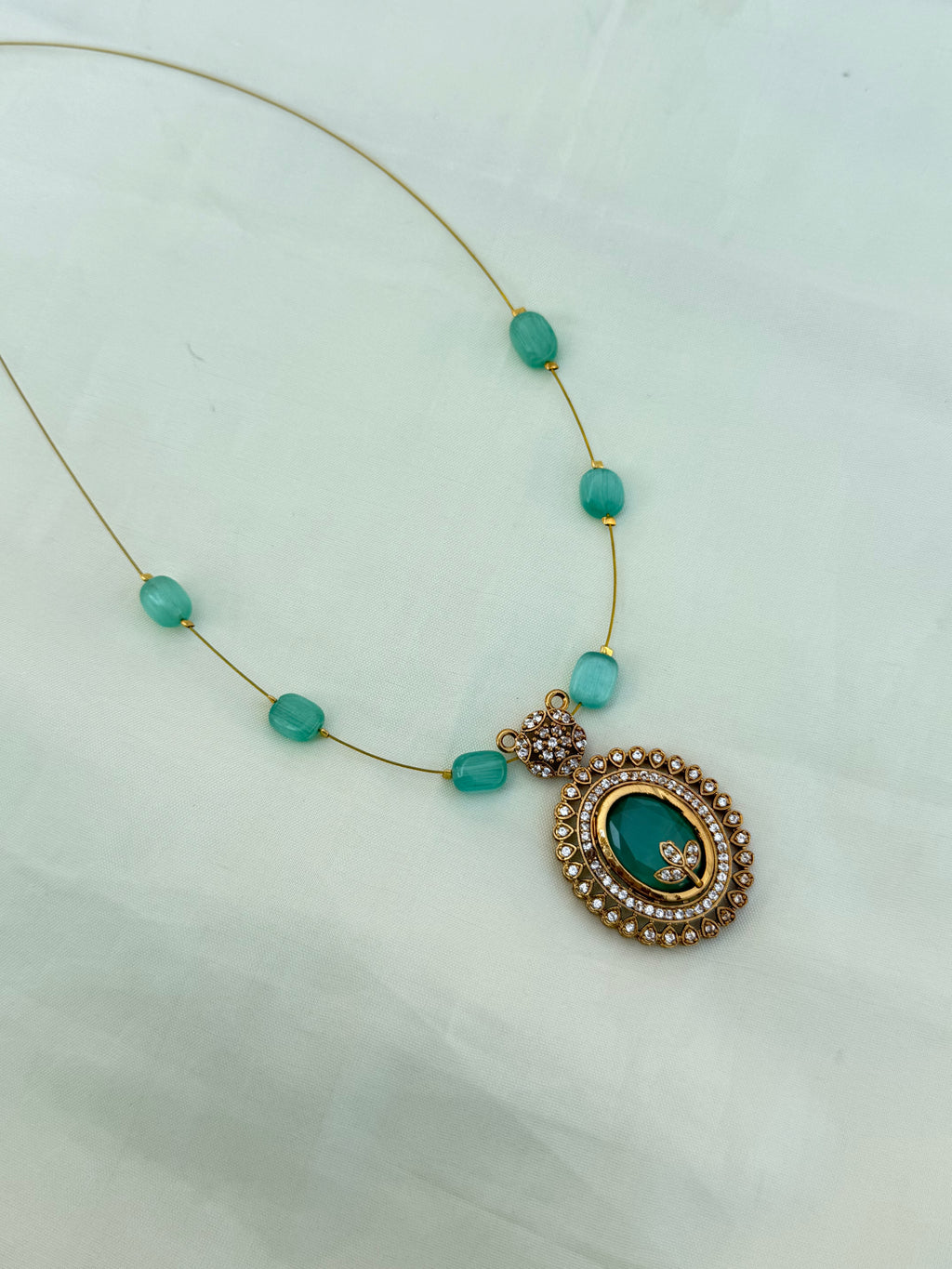 Ns0020 mintgreen beads invisible Neckset