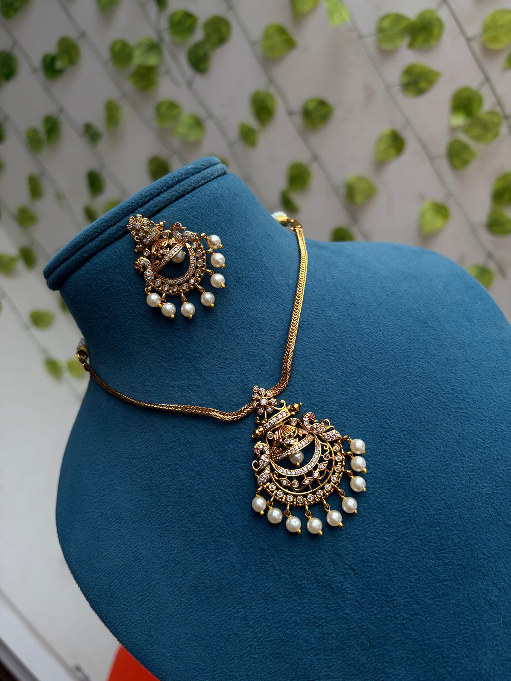 Ns885 peacock stones white beads with peacock earrings