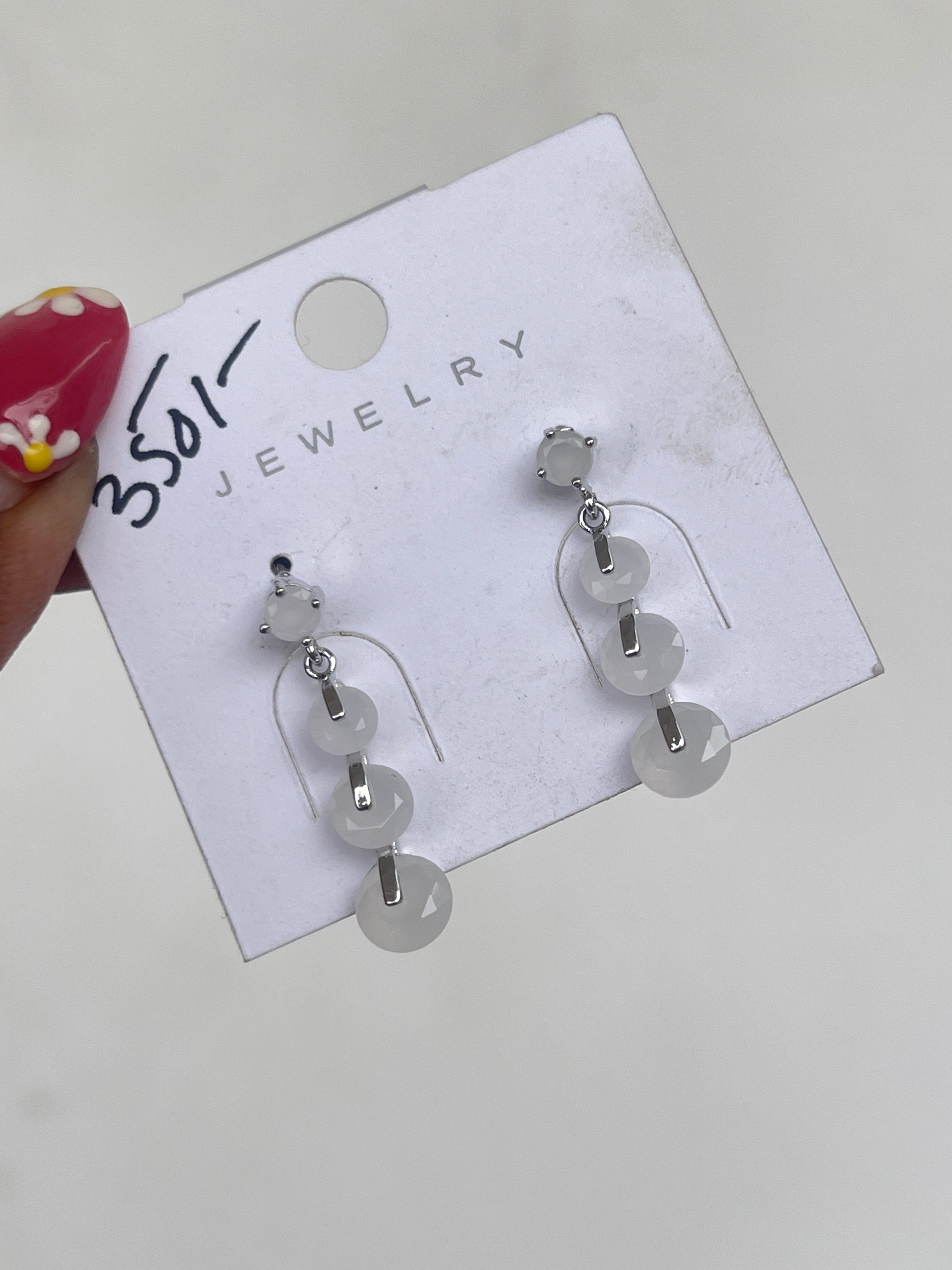 Silver hanging earrings Color won't fade