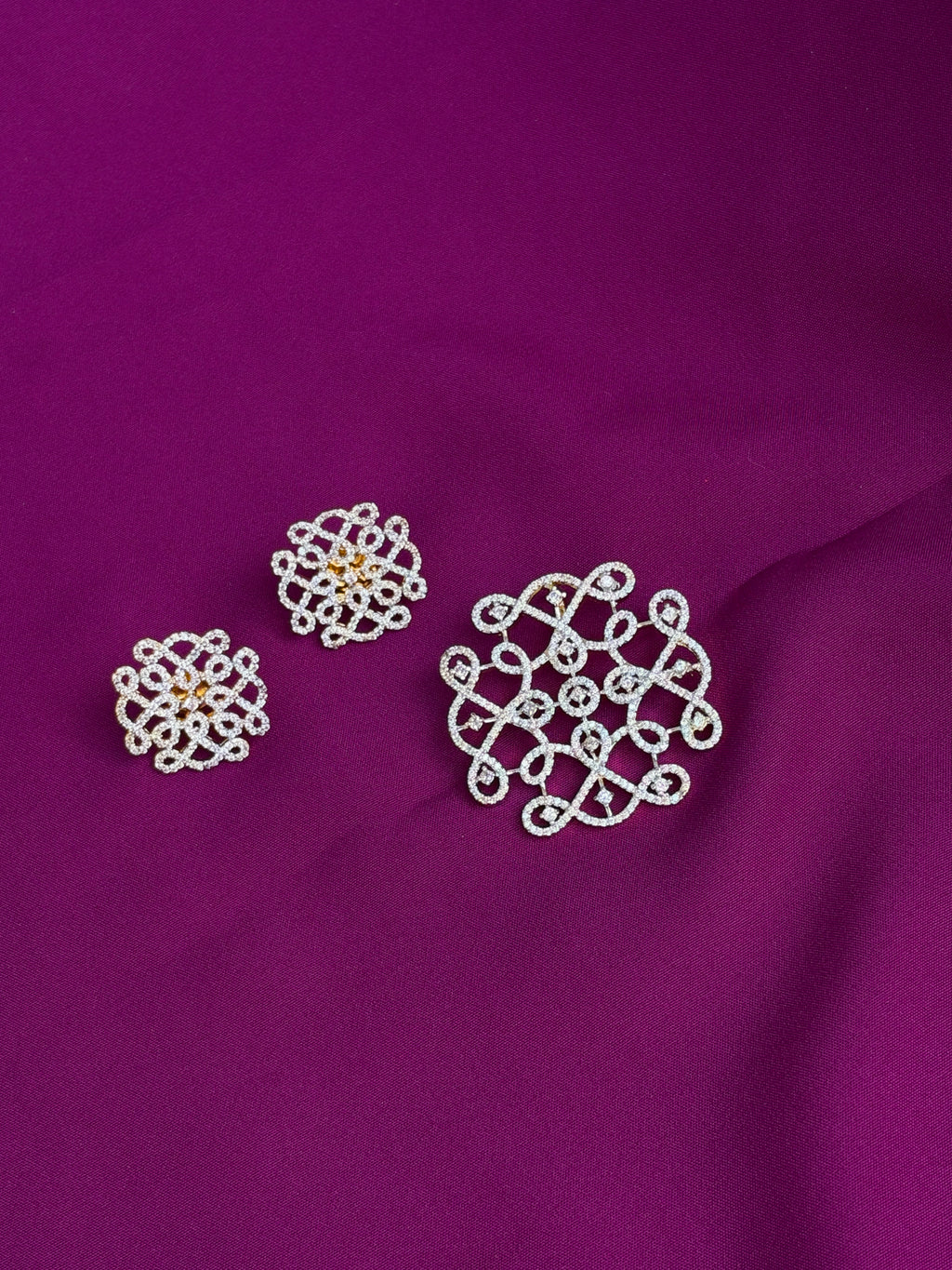 L034 diamond design pendant with studs