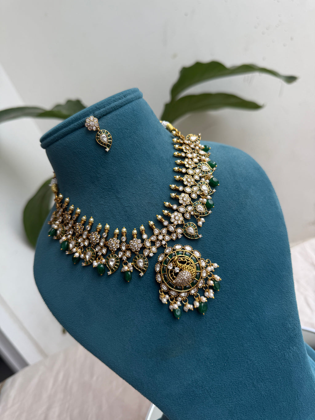 Ns341 Emerald moissanite mango neckset