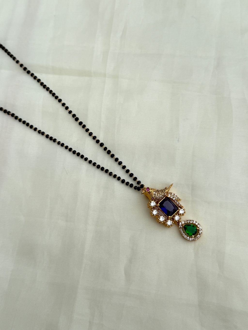 Bb013 single line short parrot blackbeads