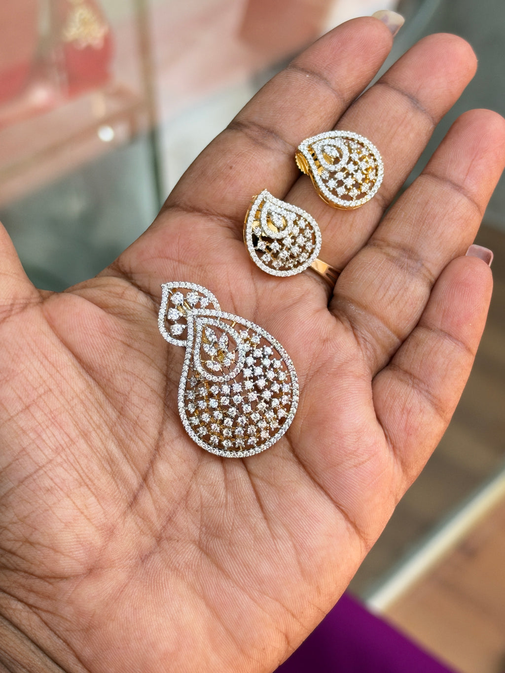 L031 diamond leaf mango pendant with studs