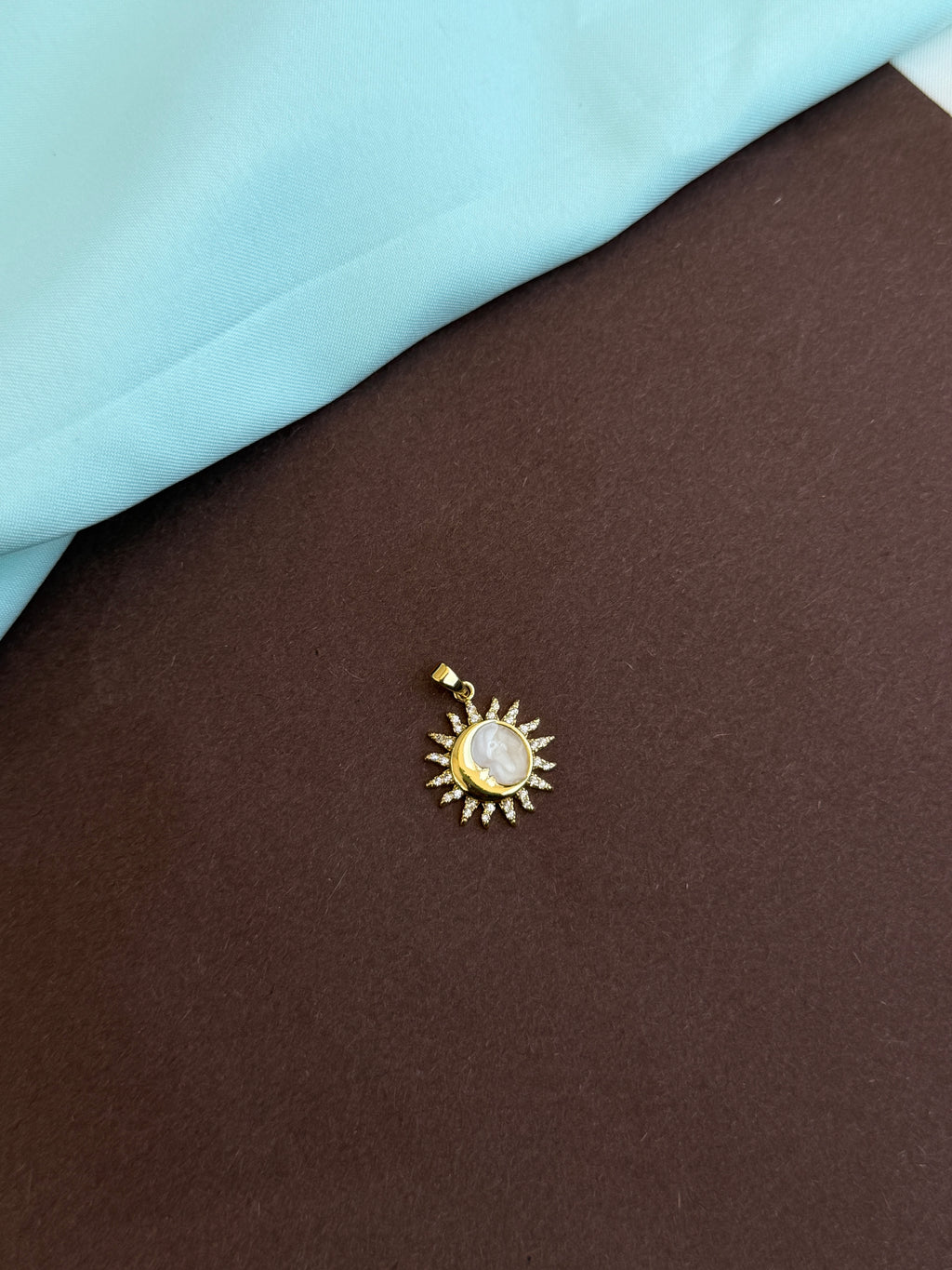 Al011 anti tarnish sun shape charm (pendent)