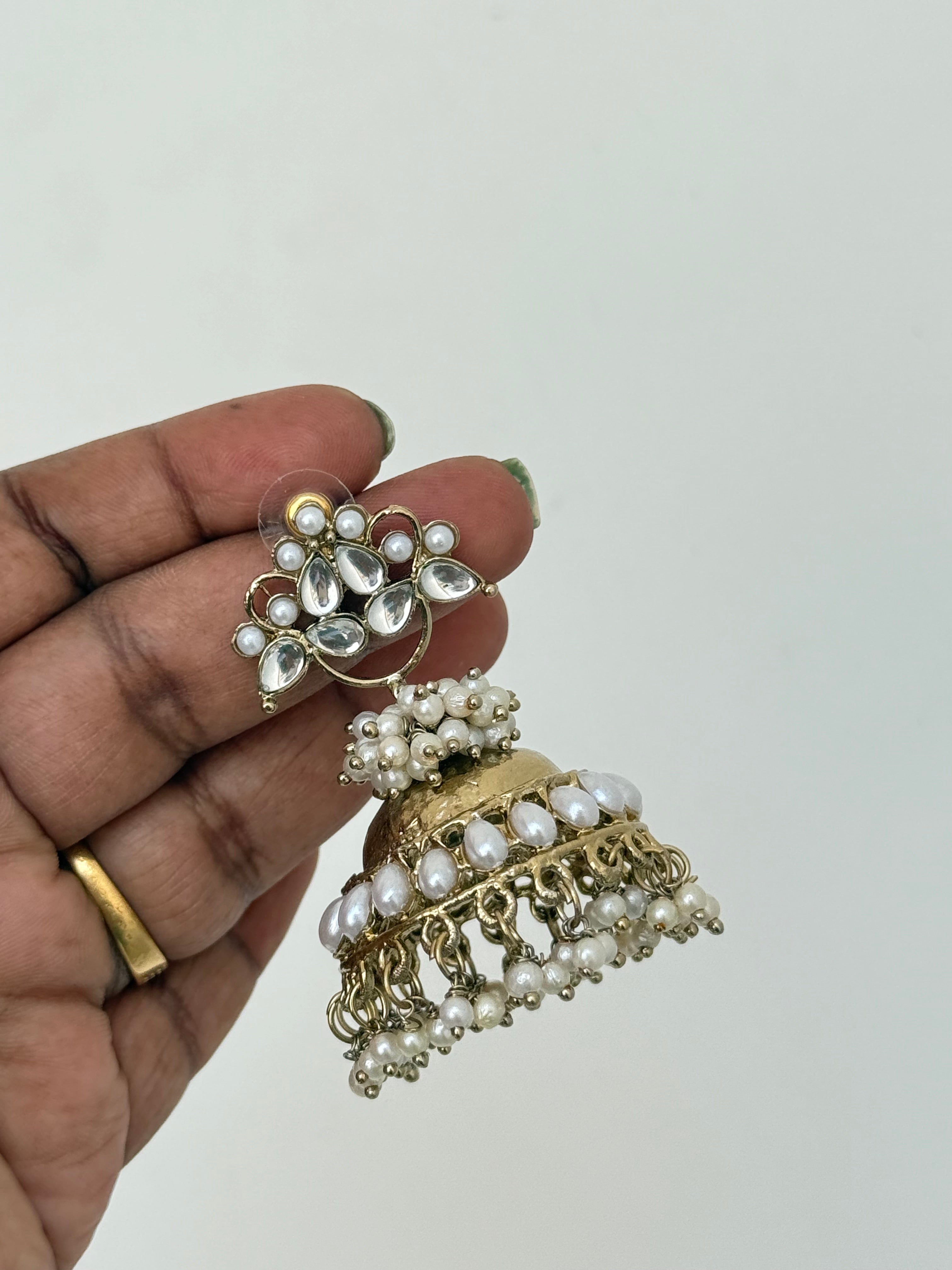Mn002 gold pearl butta Earrings