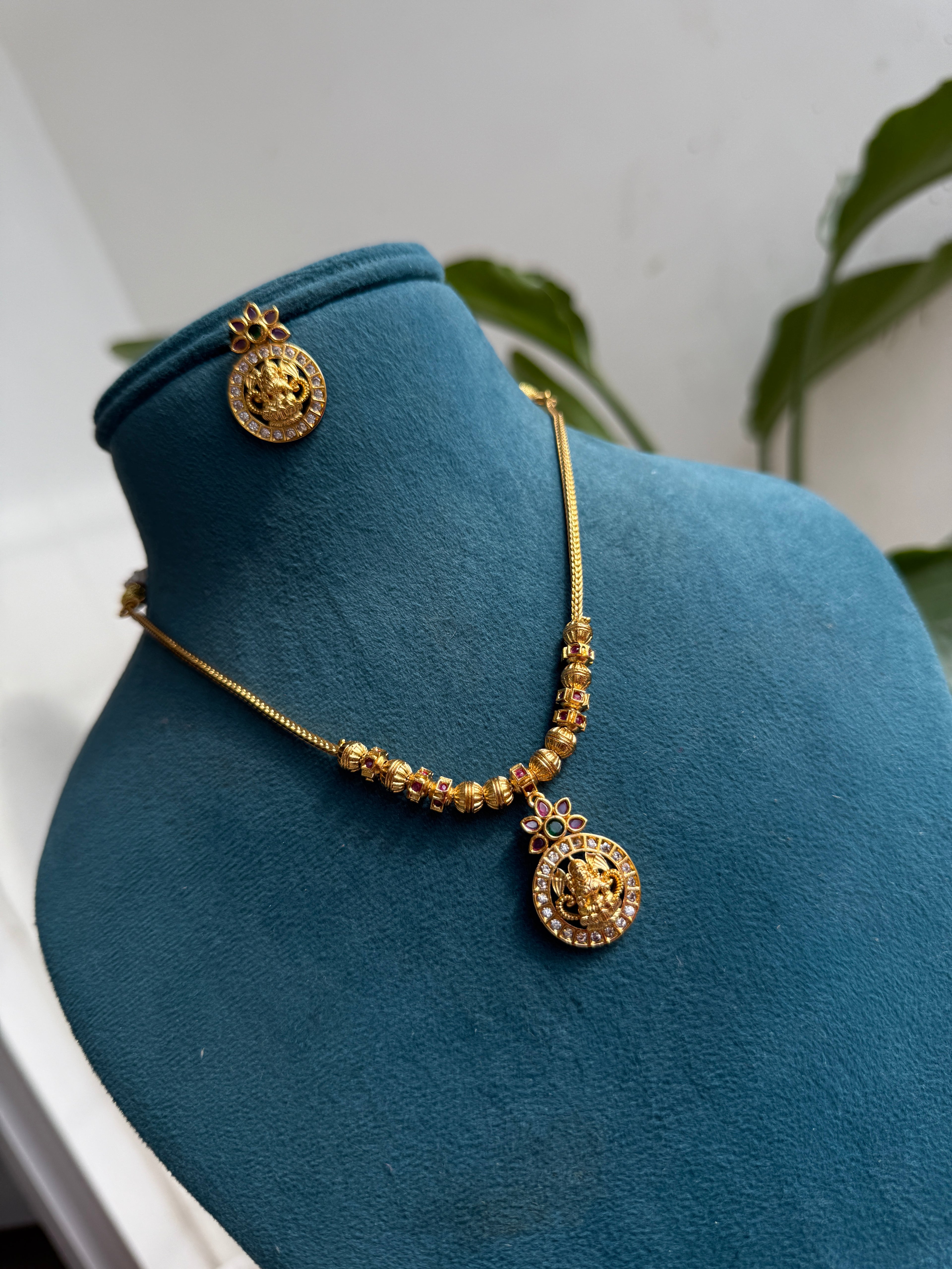 Ns471 lakshmi devi nano thread neckset with earrings