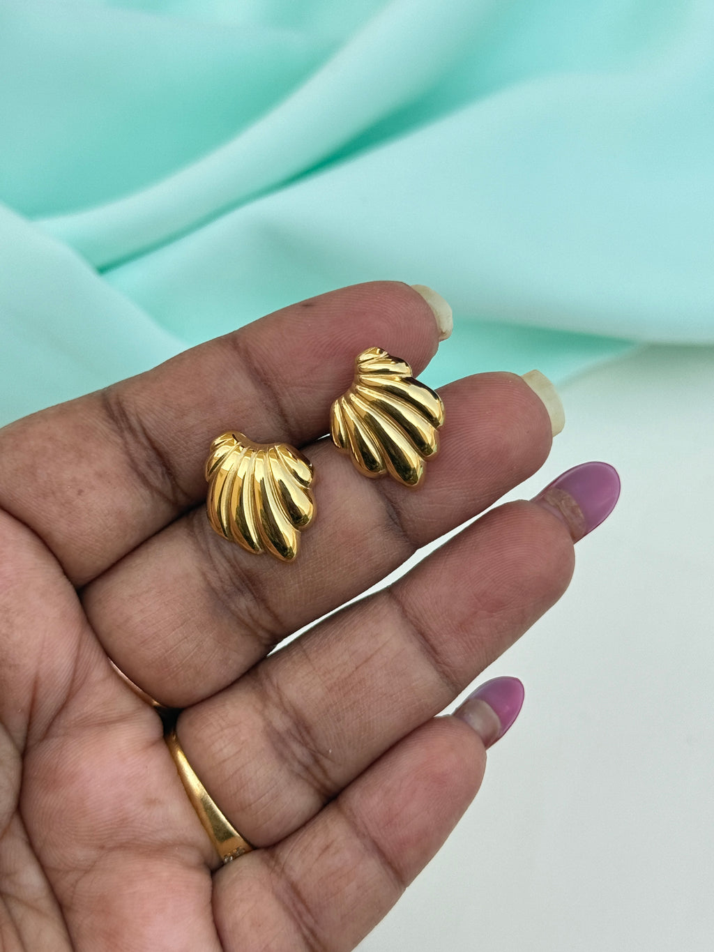 St047 anti tarnish gold back push studs