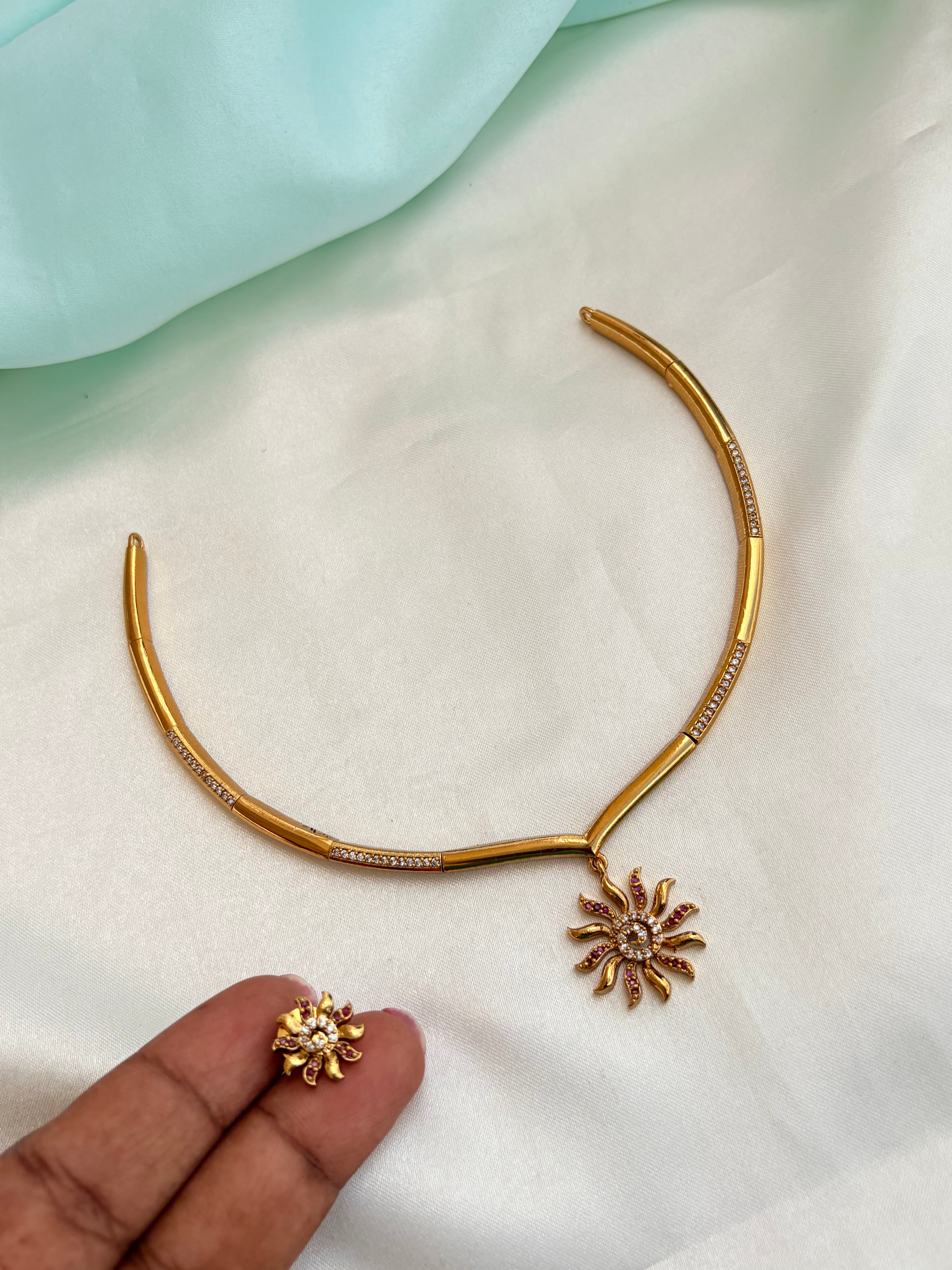 Golden Sunburst Pendant Neckset with Studs Ns970