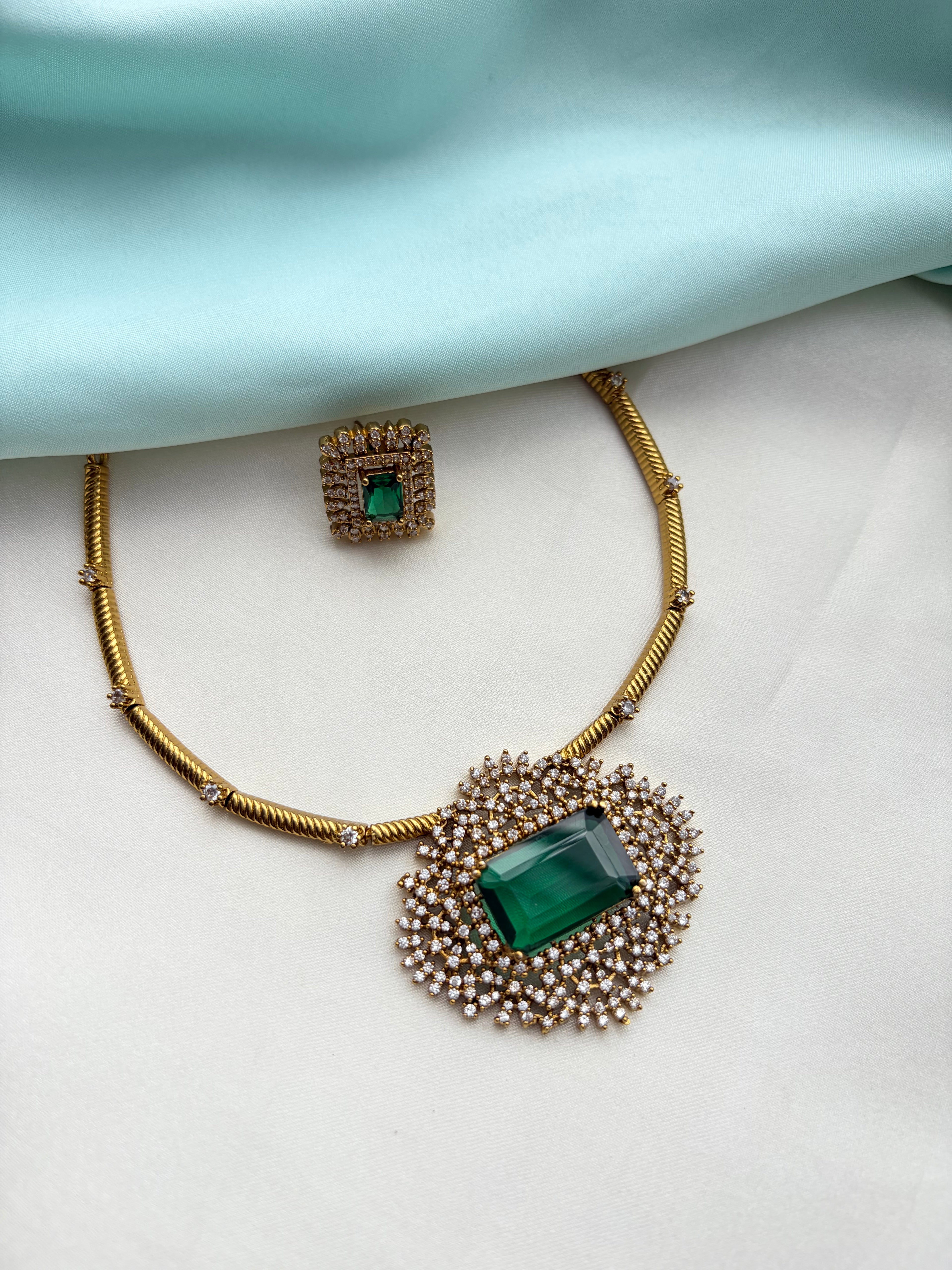 Ns843 green pendant kante Neckset with studs