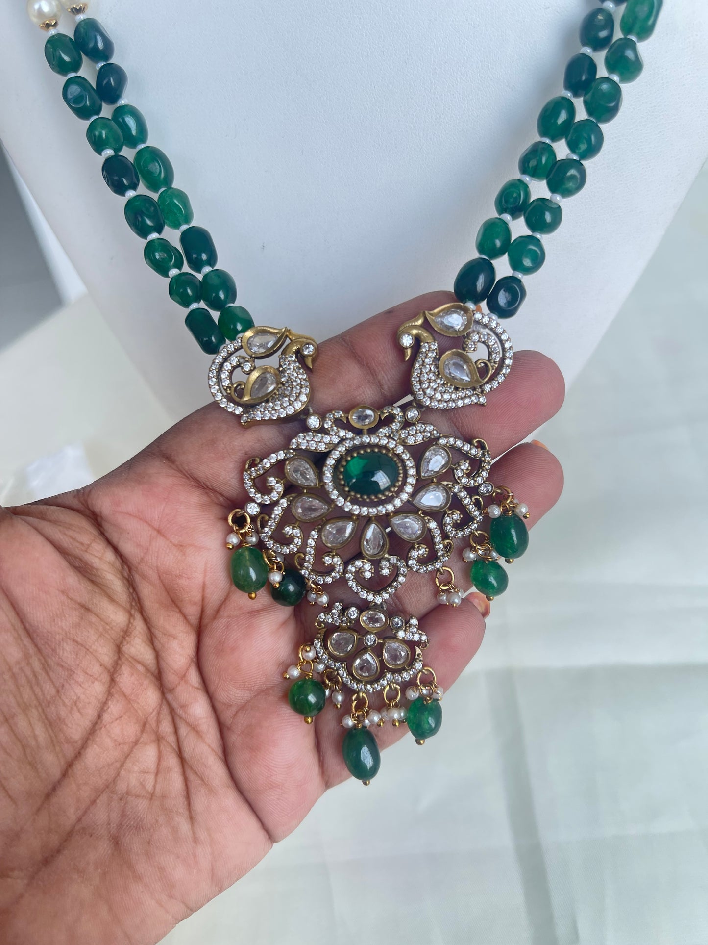 Victorian pendent with green monalisa beads